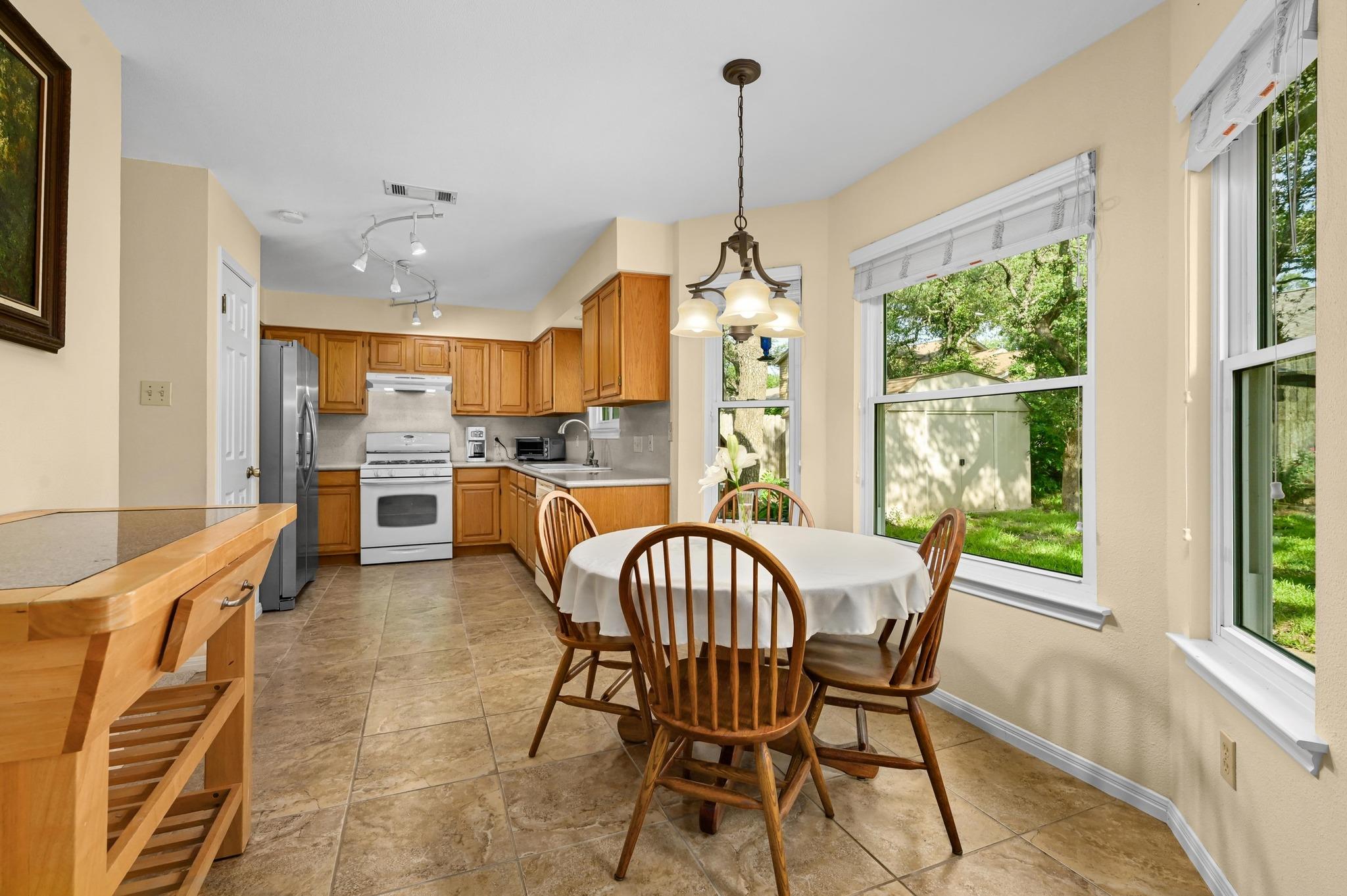 6712 Shiner St, Austin, TX 78729