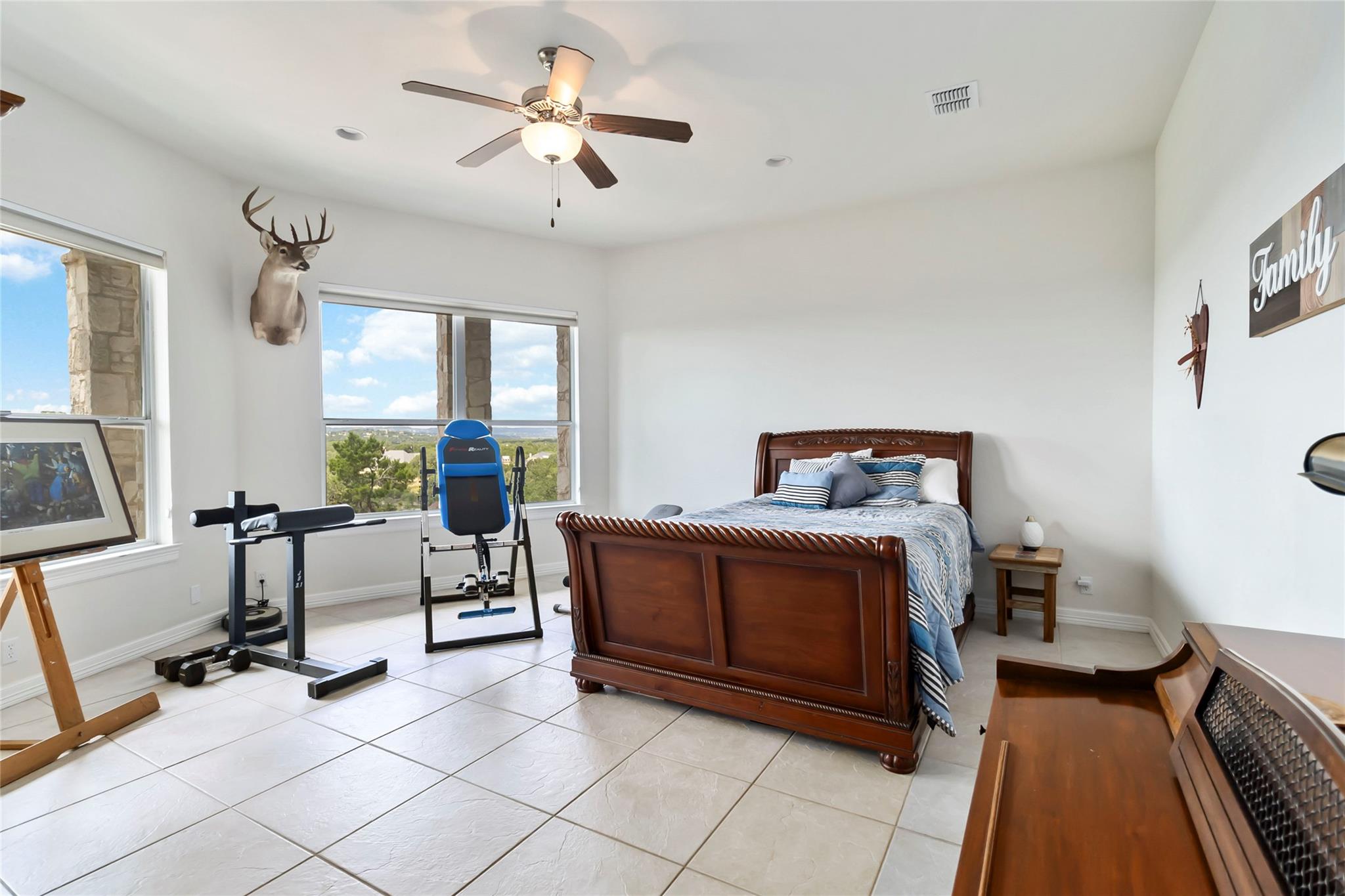 633 Flaman Rd, Canyon Lake, TX 78133