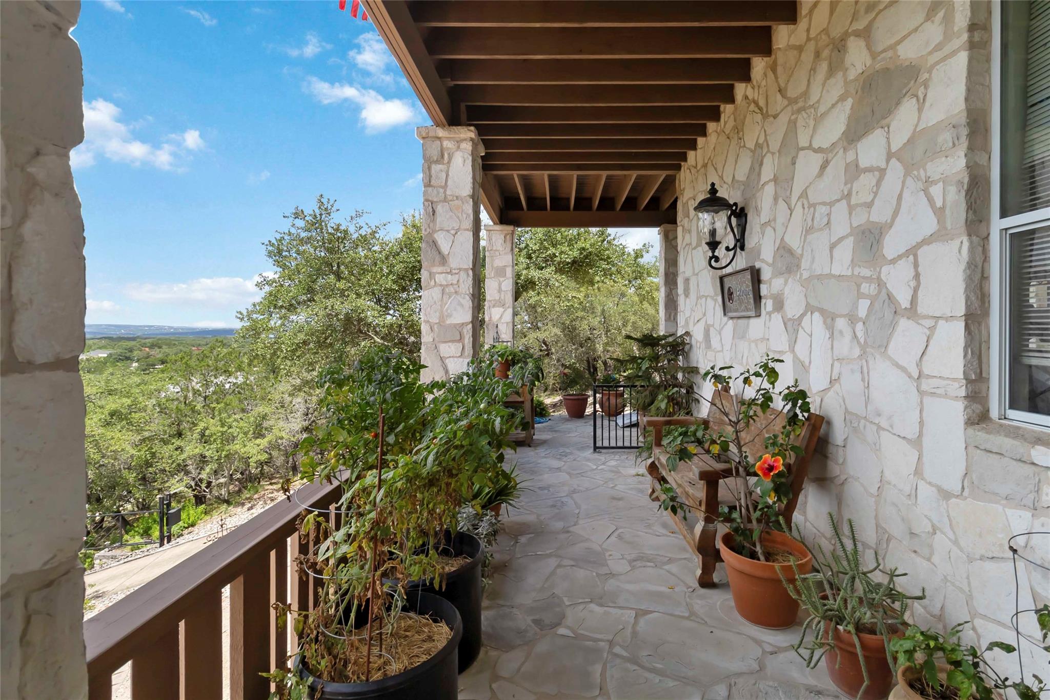 633 Flaman Rd, Canyon Lake, TX 78133