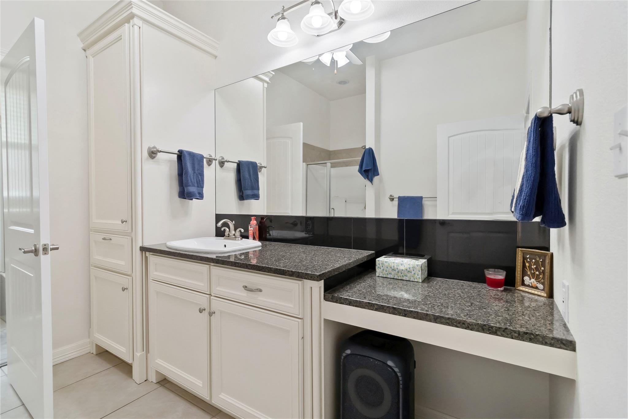 633 Flaman Rd, Canyon Lake, TX 78133