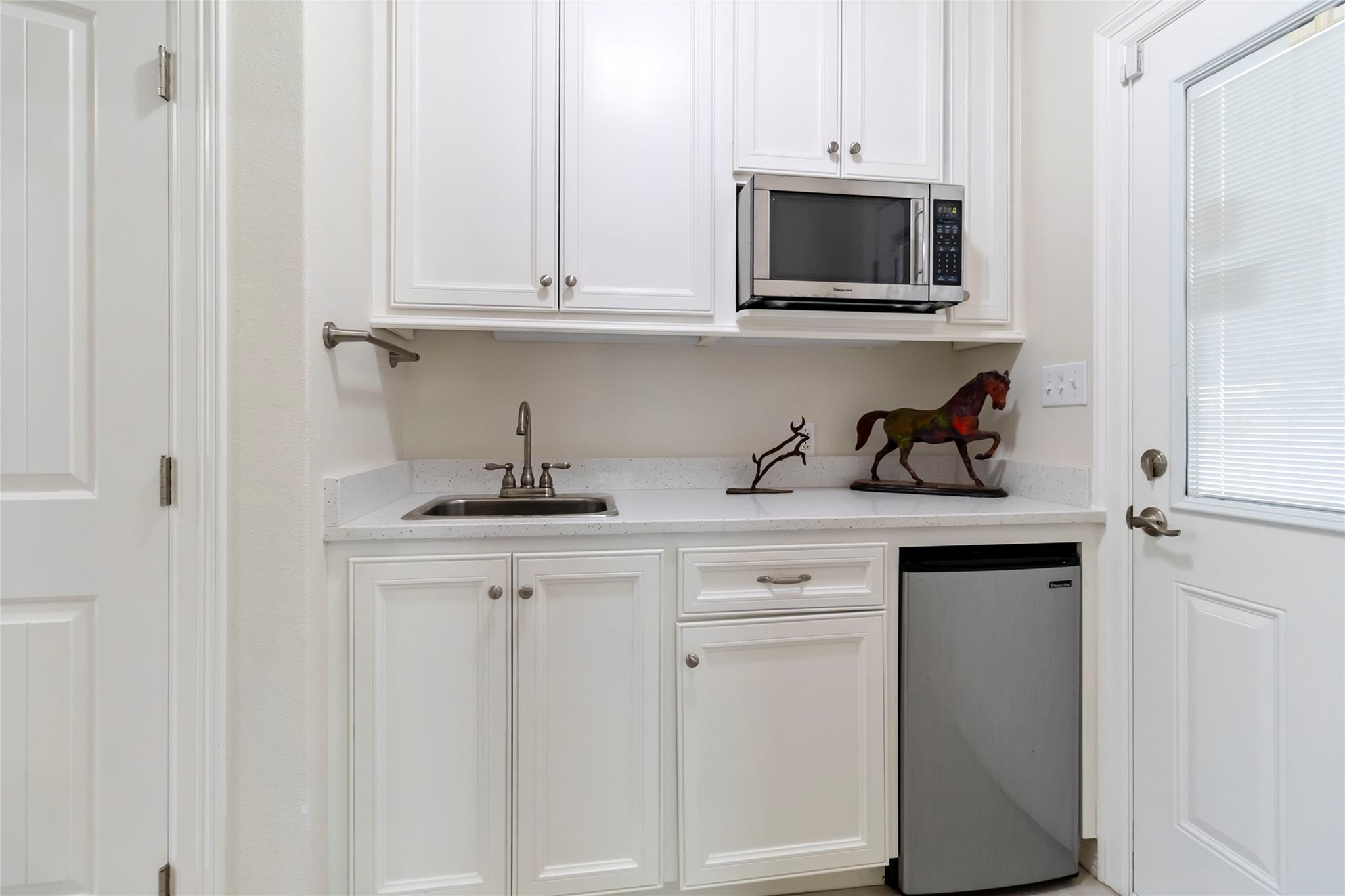 633 Flaman Rd, Canyon Lake, TX 78133