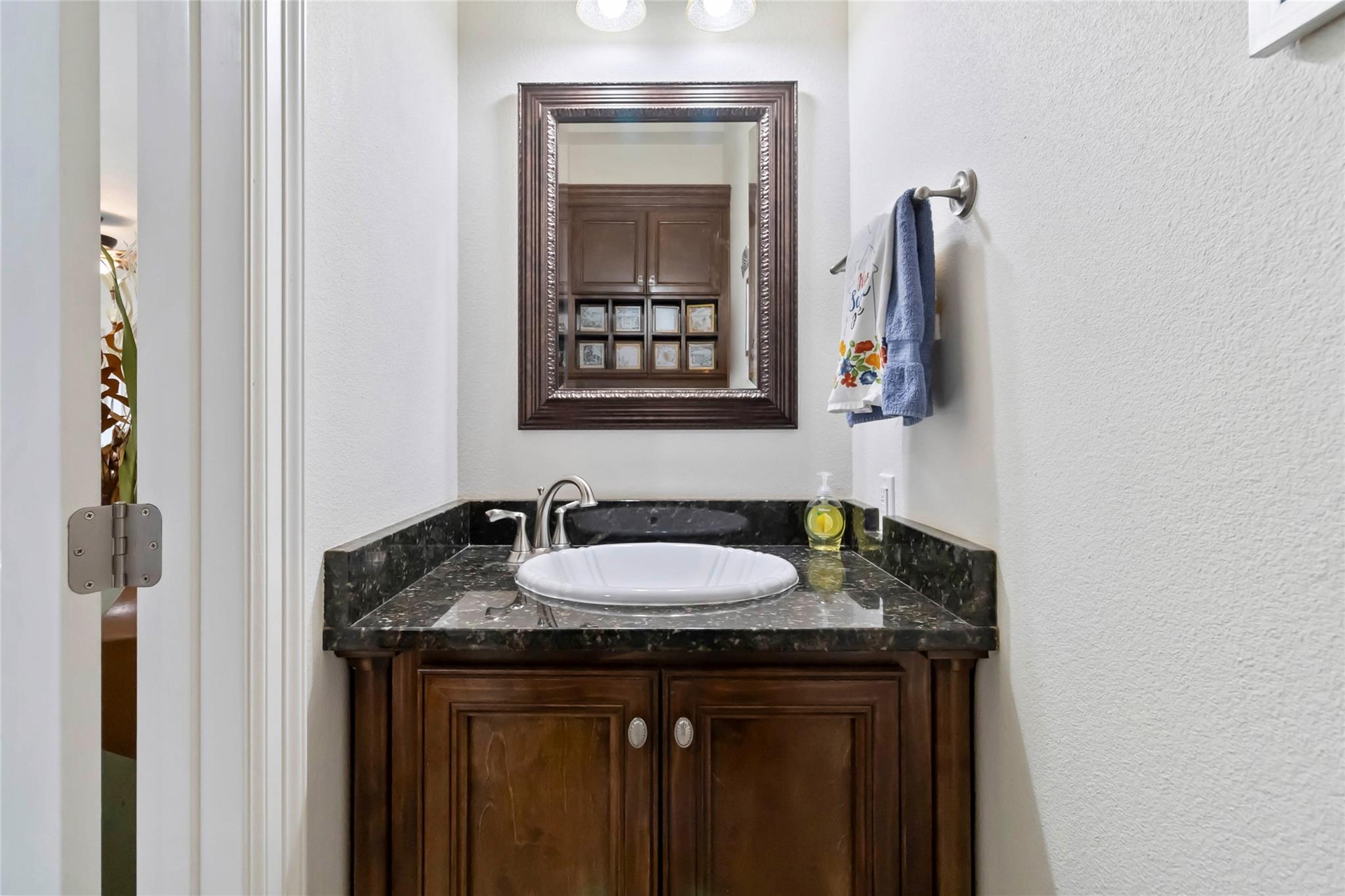 633 Flaman Rd, Canyon Lake, TX 78133