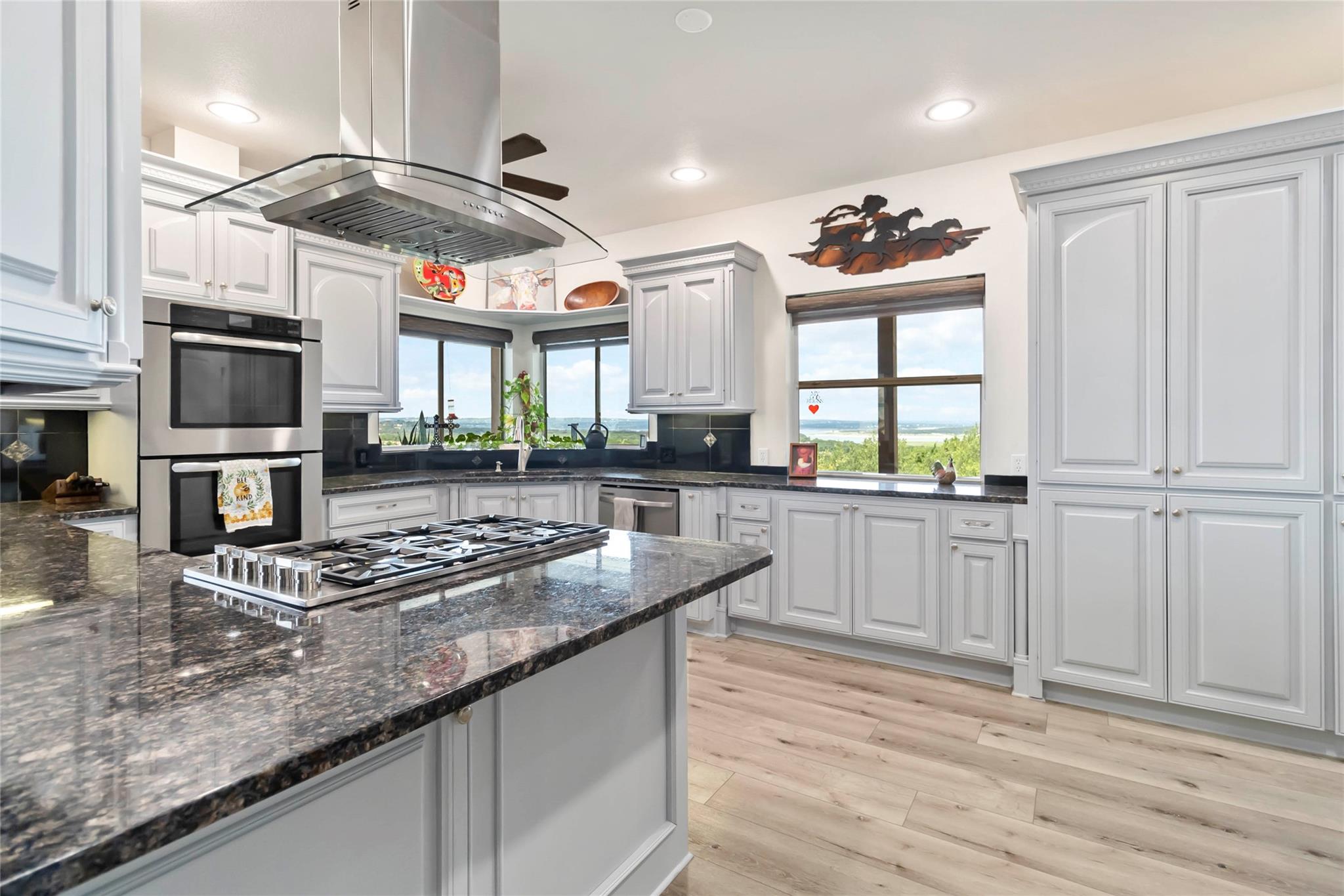 633 Flaman Rd, Canyon Lake, TX 78133