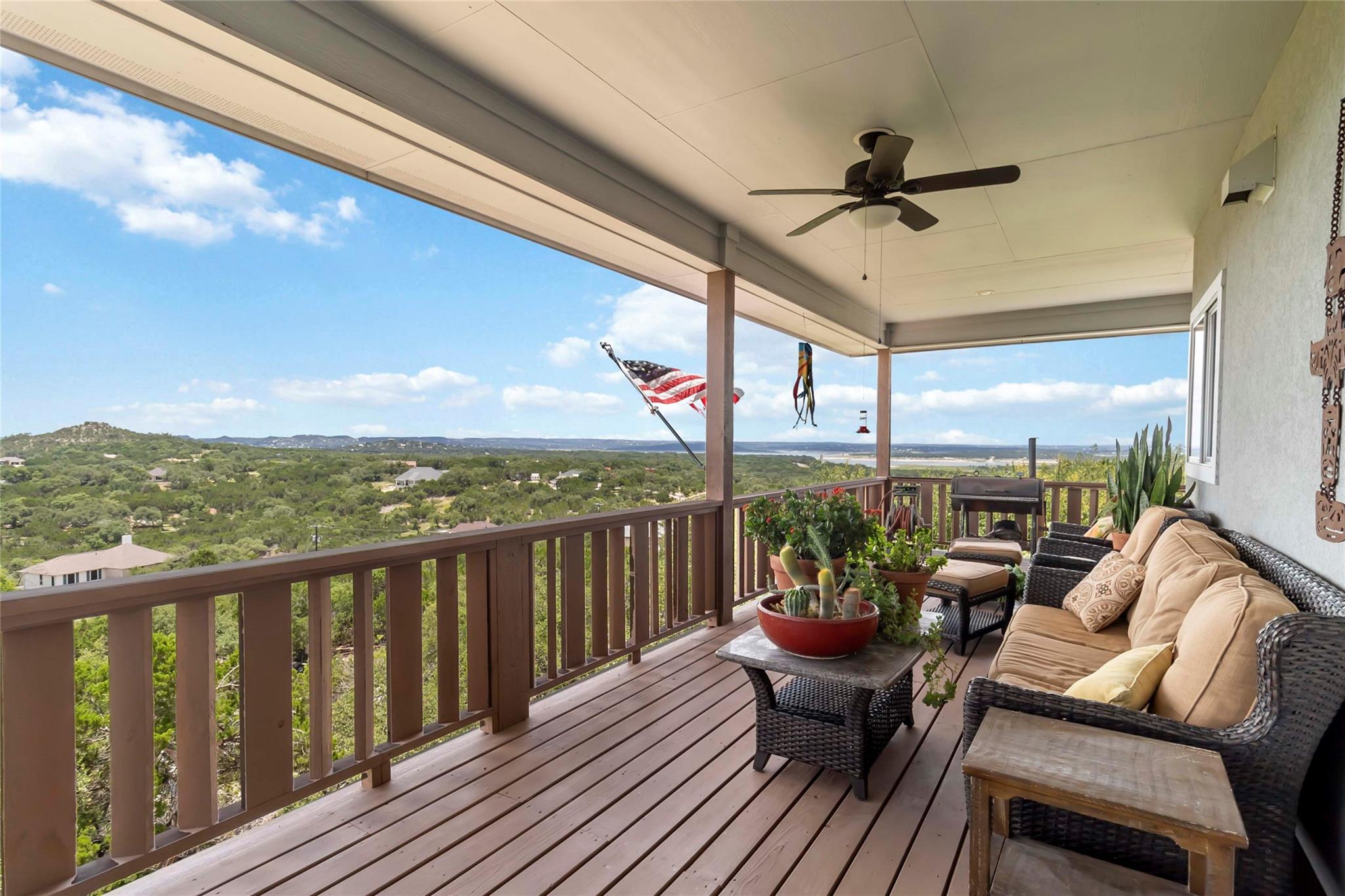 633 Flaman Rd, Canyon Lake, TX 78133