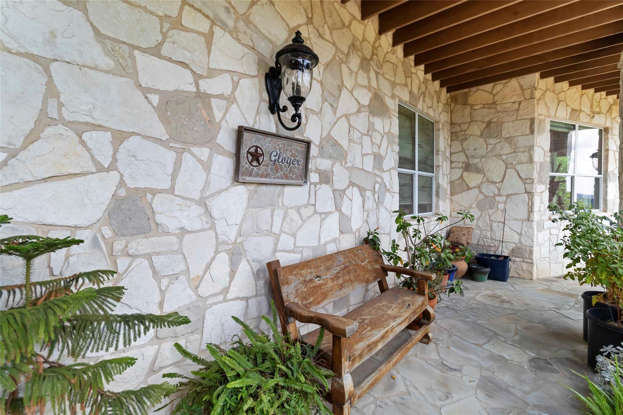 633 Flaman Rd, Canyon Lake, TX 78133