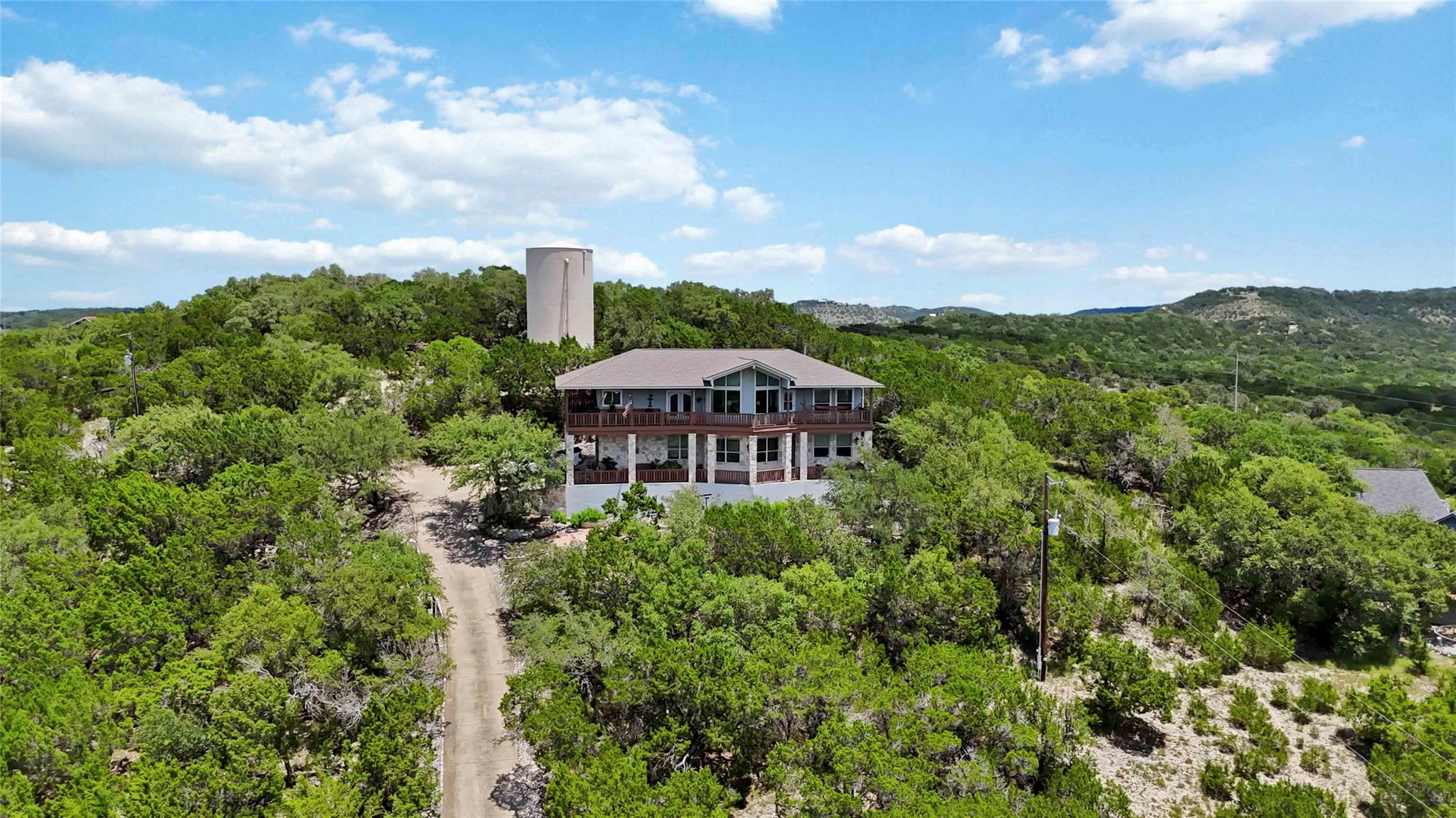 633 Flaman Rd, Canyon Lake, TX 78133