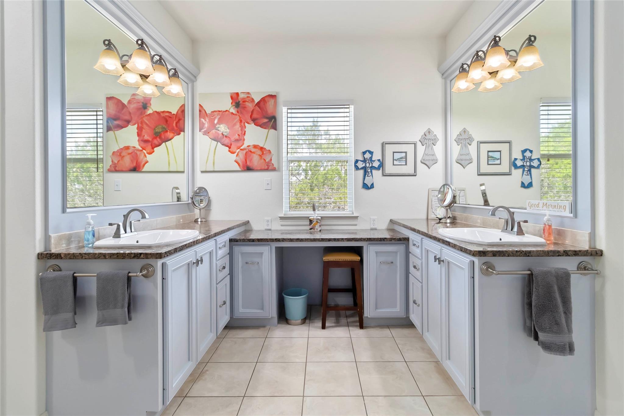 633 Flaman Rd, Canyon Lake, TX 78133