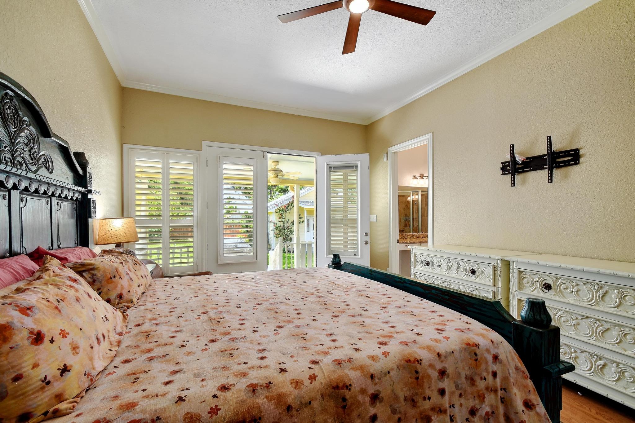 260 N Santa Clara Ave, New Braunfels, TX 78130