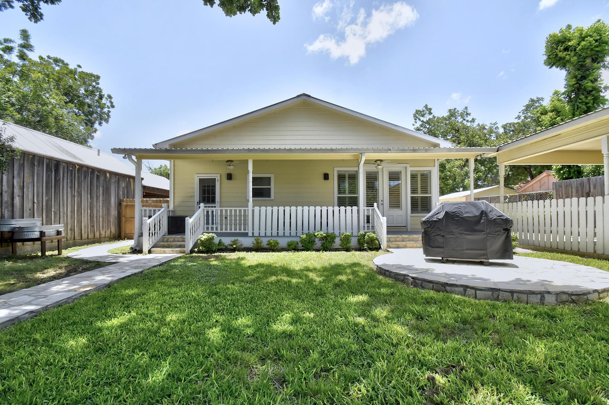 260 N Santa Clara Ave, New Braunfels, TX 78130