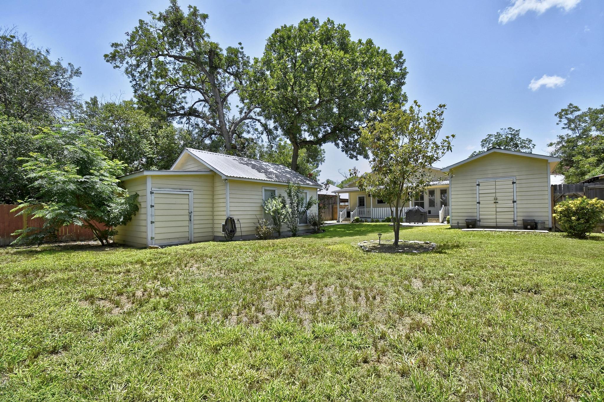 260 N Santa Clara Ave, New Braunfels, TX 78130