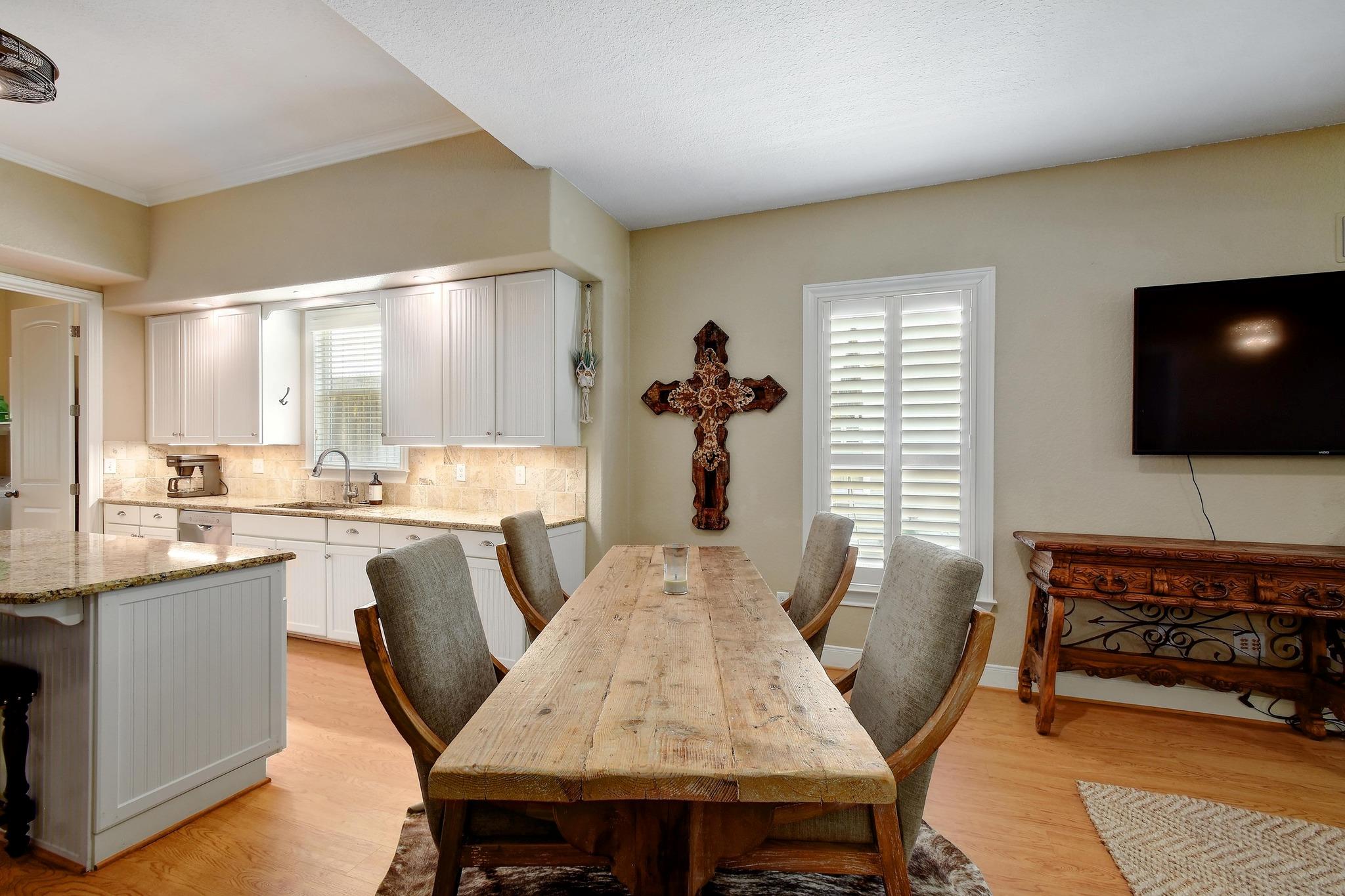 260 N Santa Clara Ave, New Braunfels, TX 78130