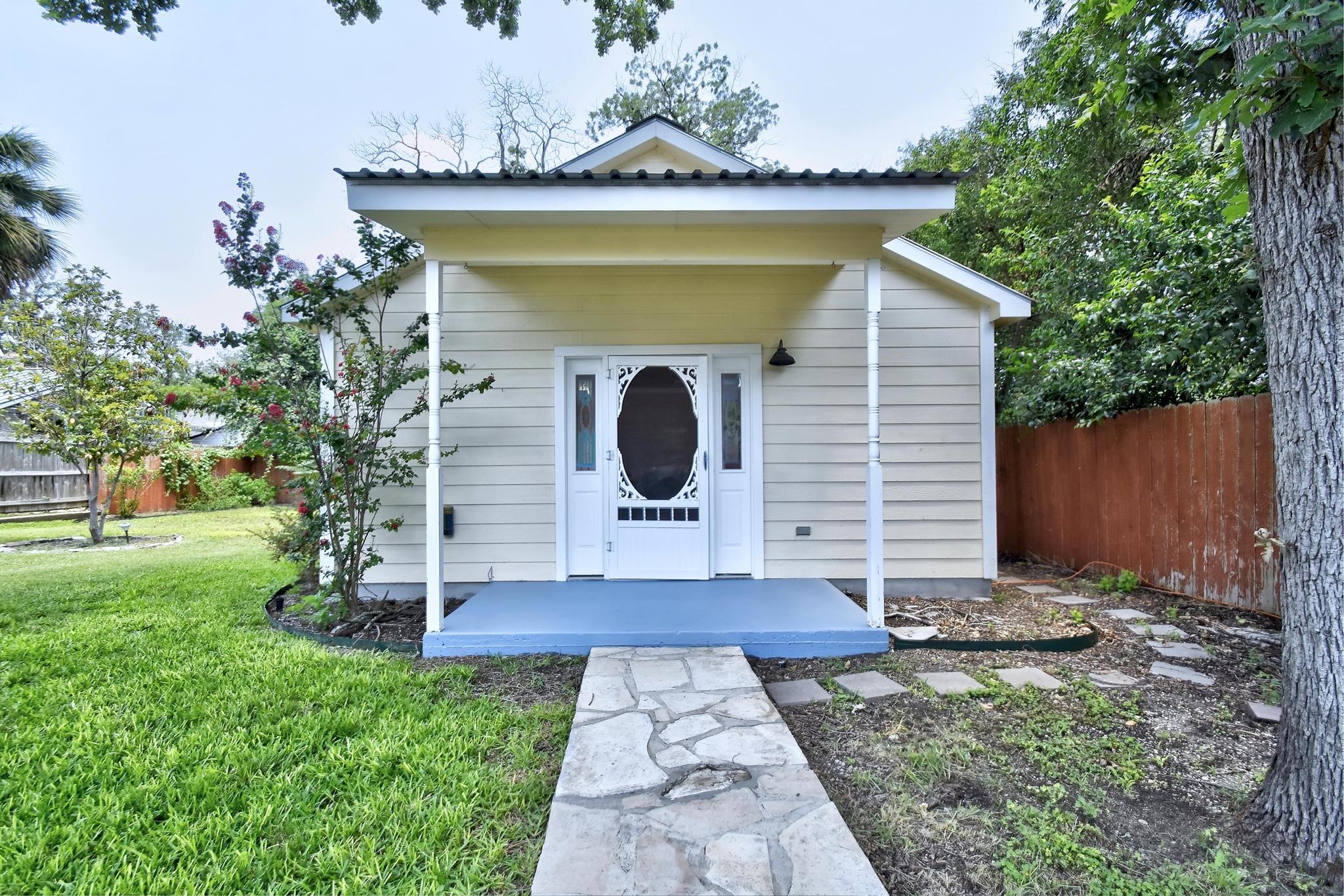 260 N Santa Clara Ave, New Braunfels, TX 78130