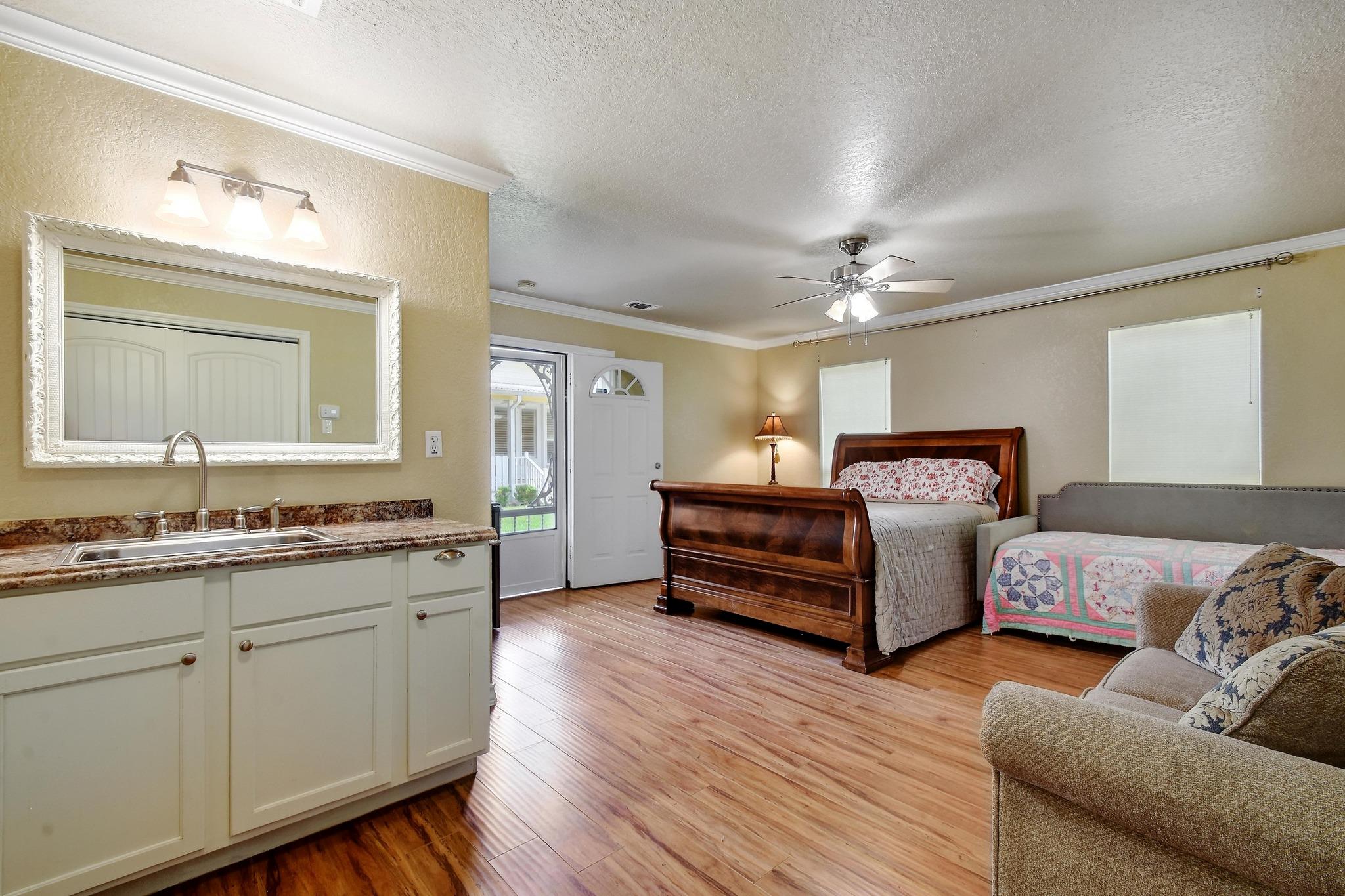 260 N Santa Clara Ave, New Braunfels, TX 78130