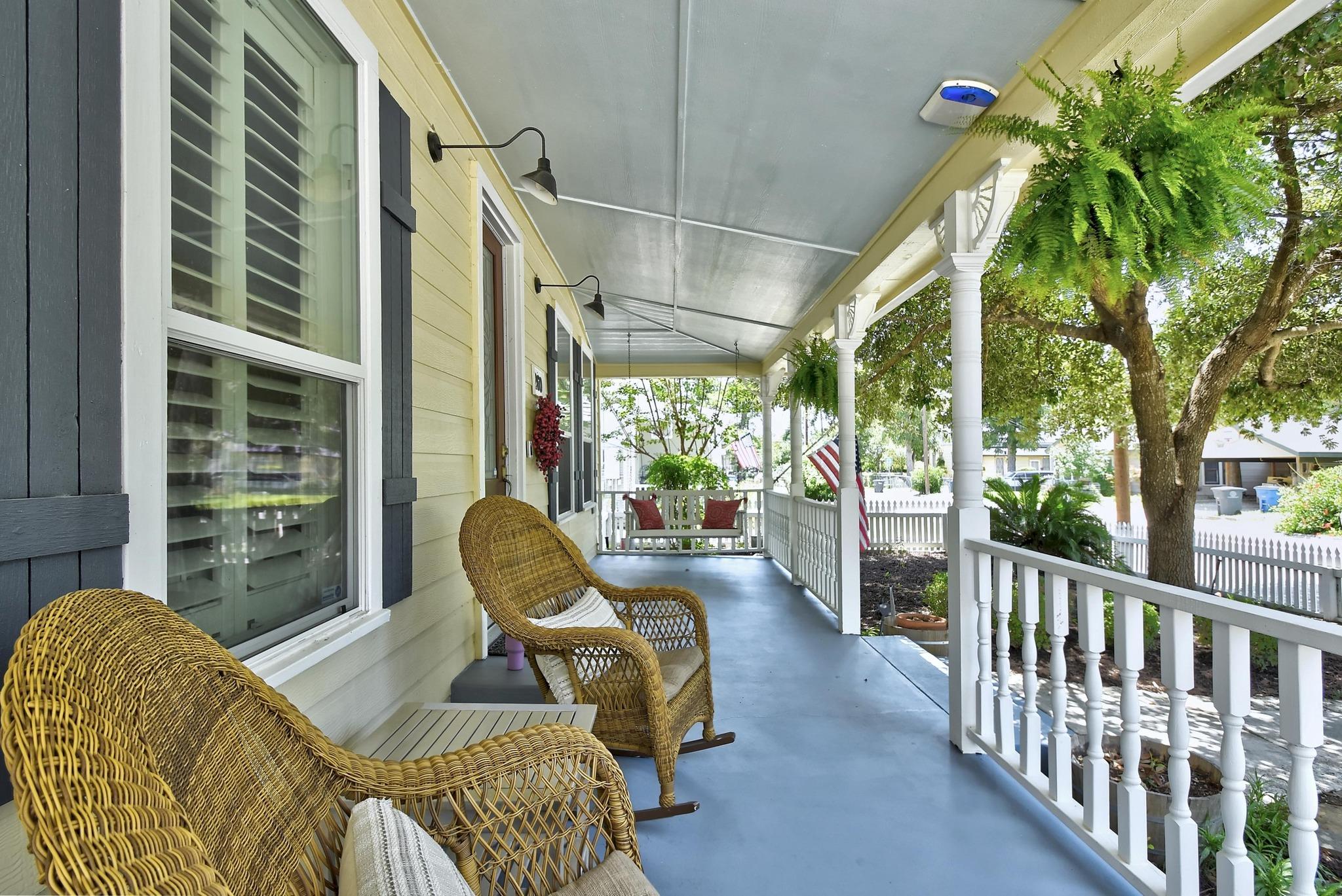 260 N Santa Clara Ave, New Braunfels, TX 78130
