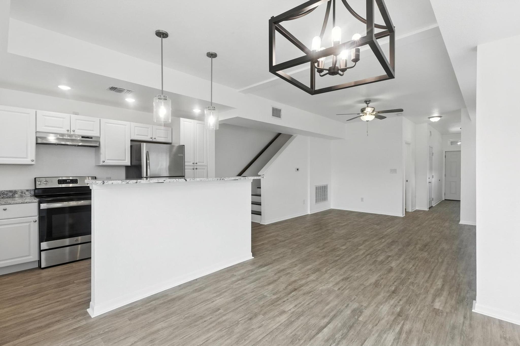1004 Fannin St E, Luling, TX 78648
