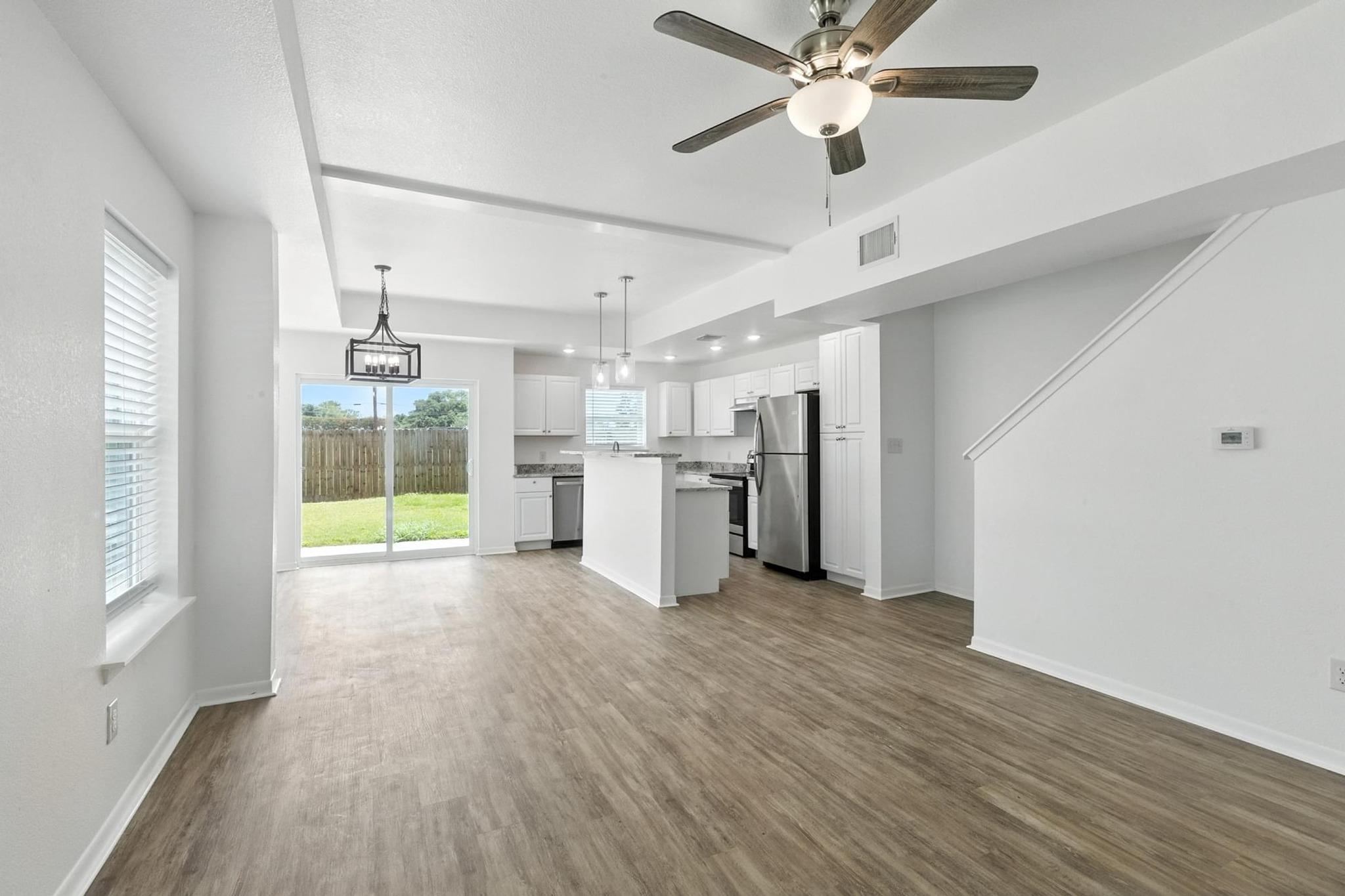 1004 Fannin St E, Luling, TX 78648