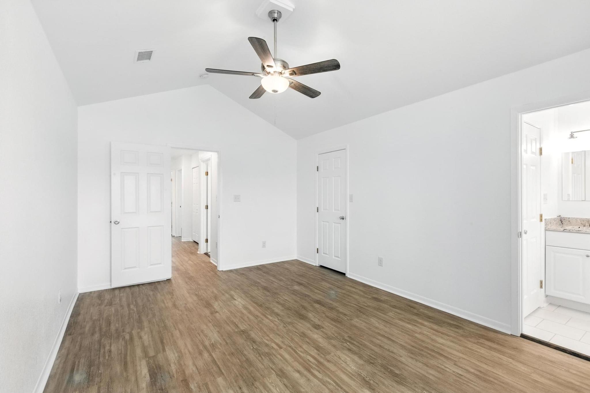 1004 Fannin St E, Luling, TX 78648