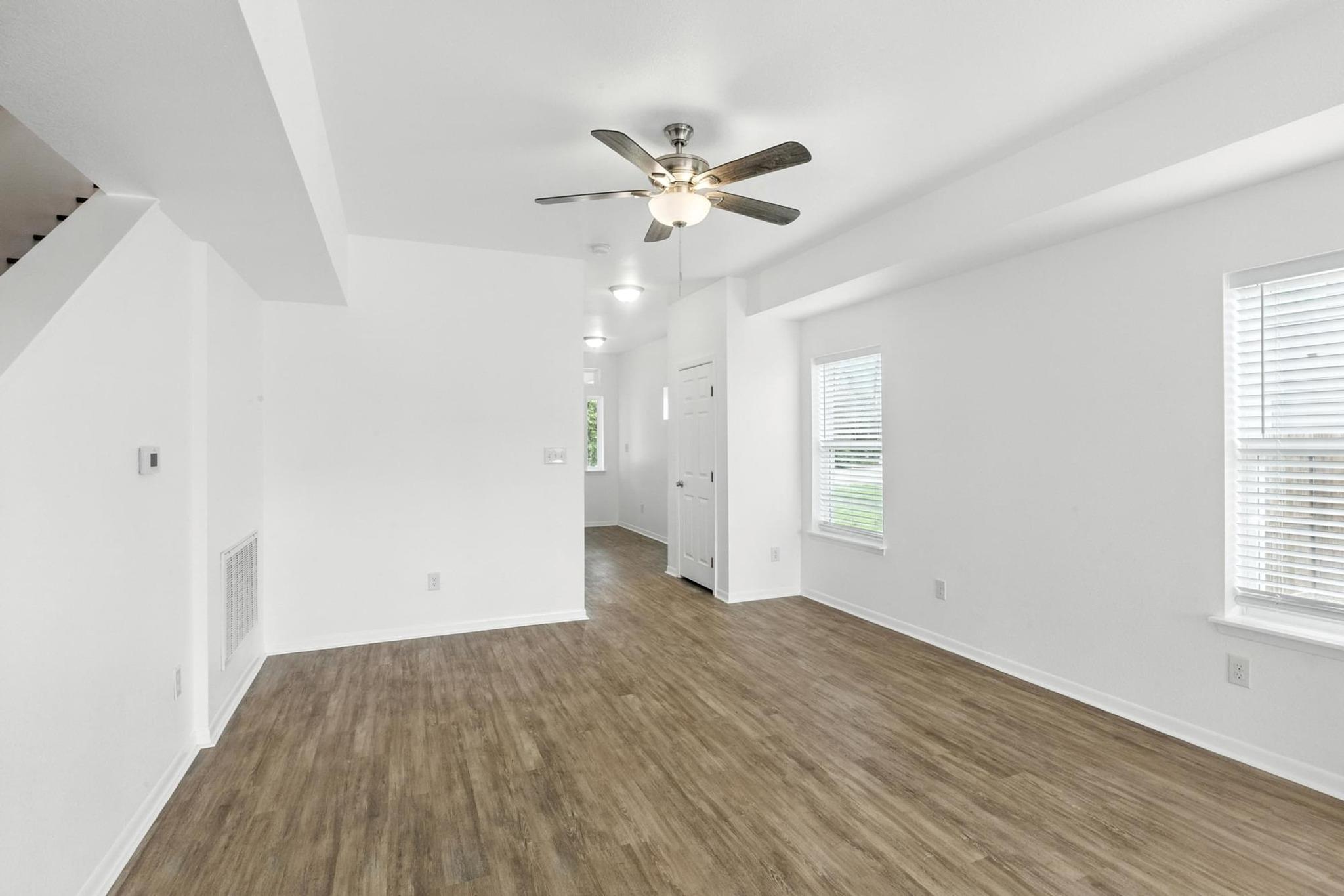 1004 Fannin St E, Luling, TX 78648
