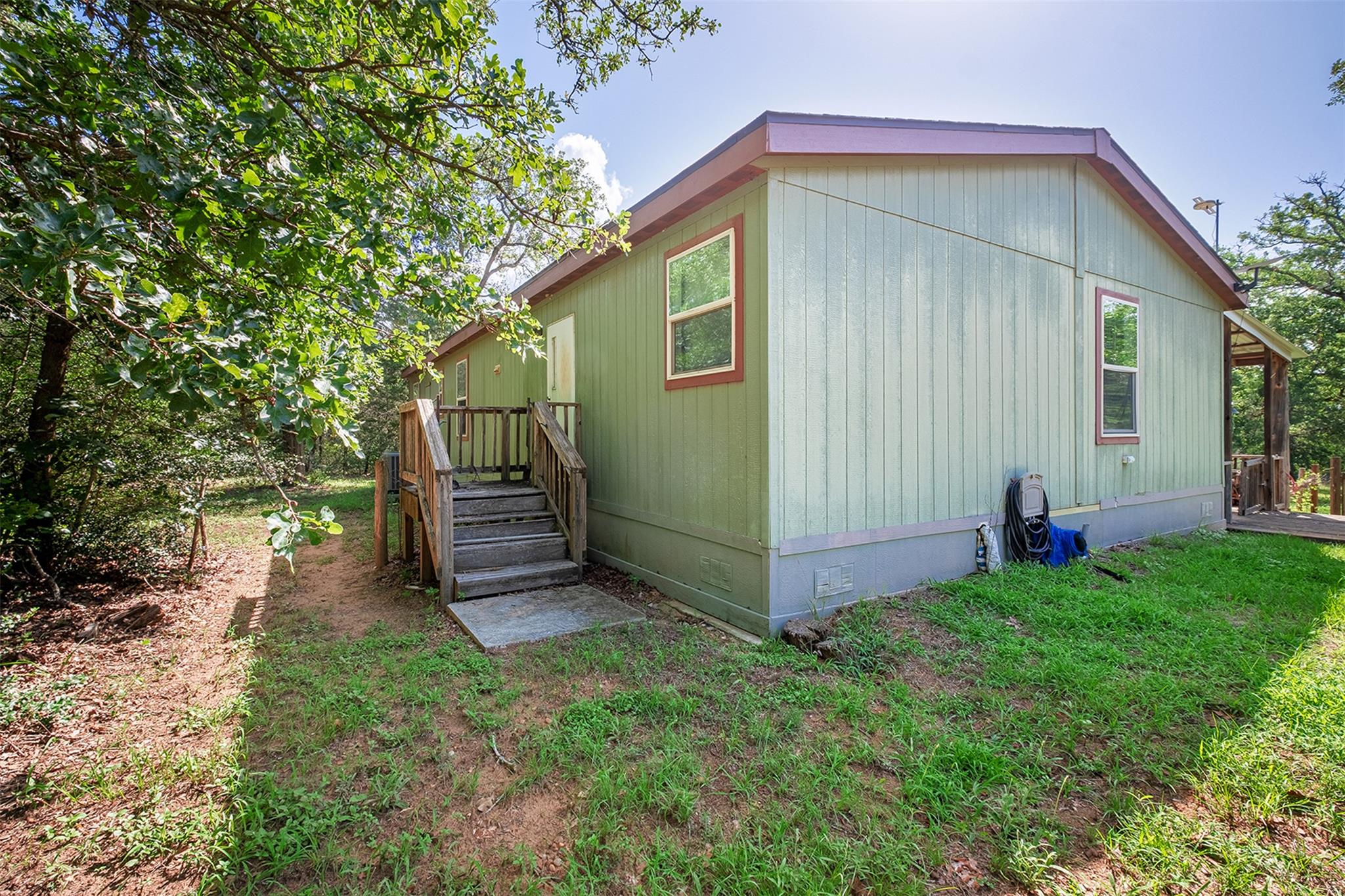 1231 Peach Creek Rd, Waelder, TX 78959