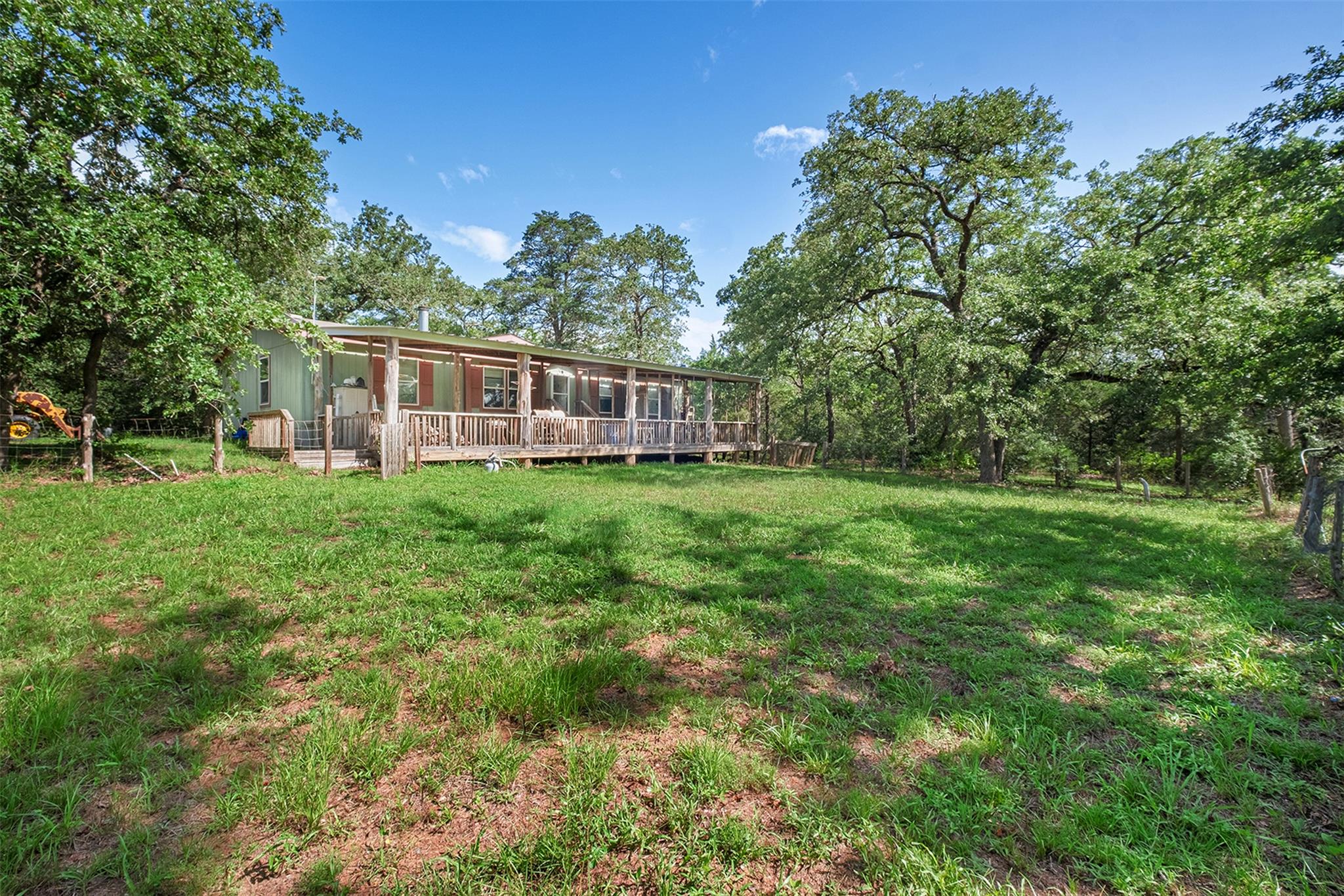1231 Peach Creek Rd, Waelder, TX 78959