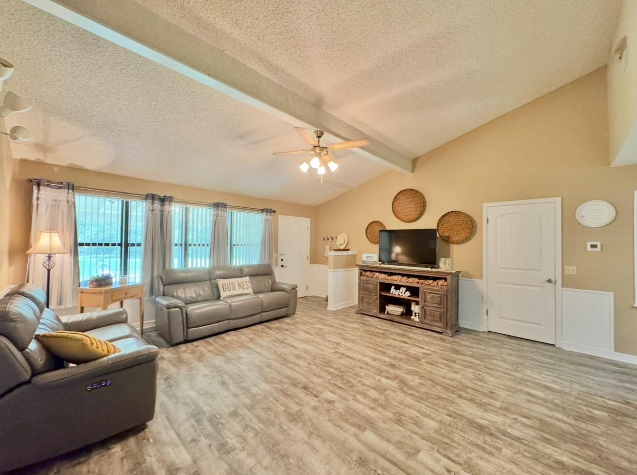 702 Pleasant Grove Rd, Elgin, TX 78621