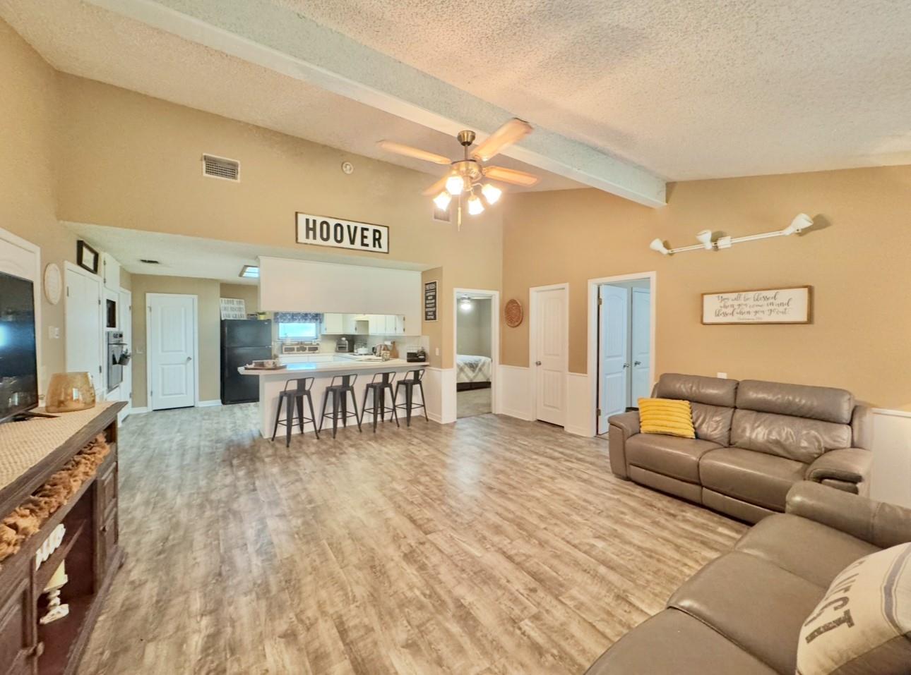 702 Pleasant Grove Rd, Elgin, TX 78621