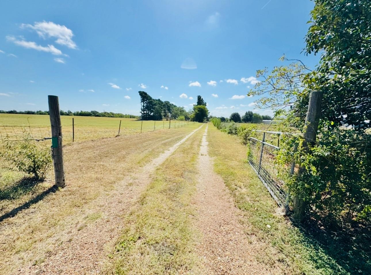 702 Pleasant Grove Rd, Elgin, TX 78621