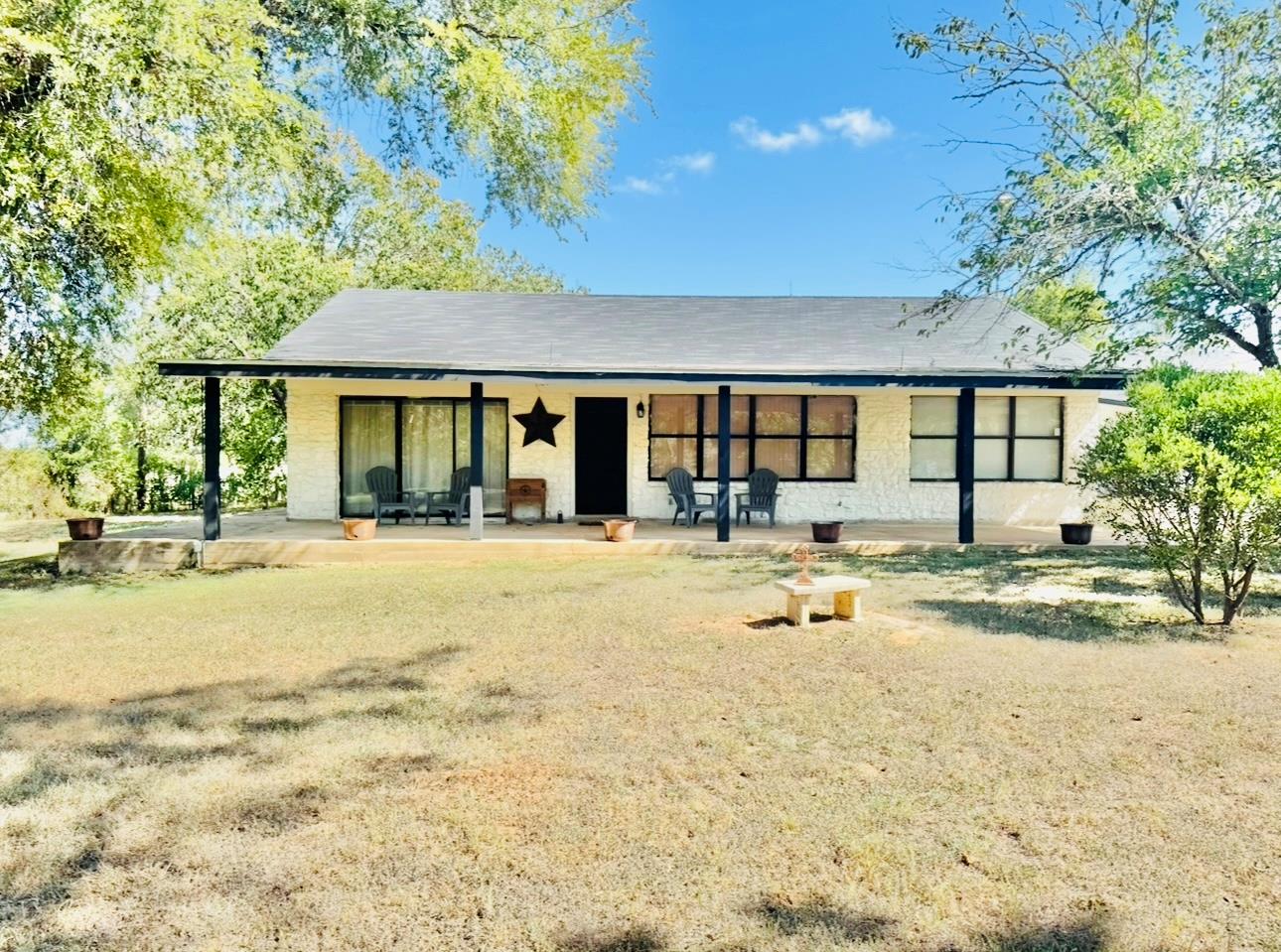 702 Pleasant Grove Rd, Elgin, TX 78621