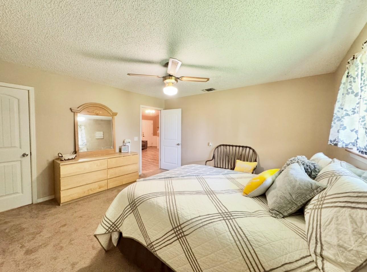 702 Pleasant Grove Rd, Elgin, TX 78621