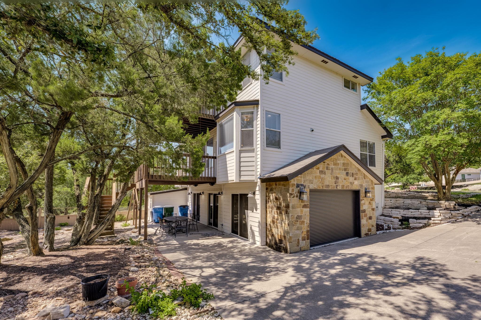 704 Deckhouse Dr, Lago Vista, TX 78645