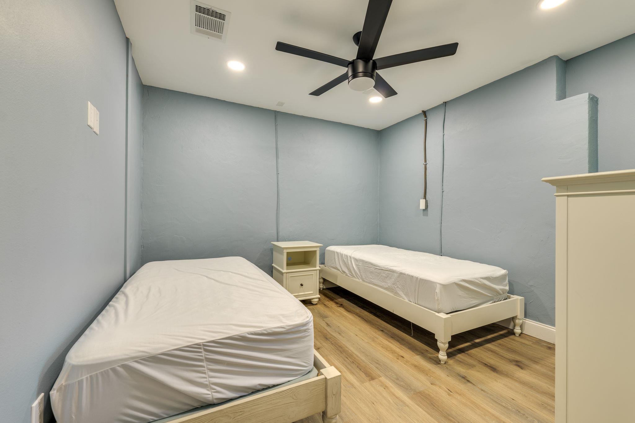 704 Deckhouse Dr, Lago Vista, TX 78645