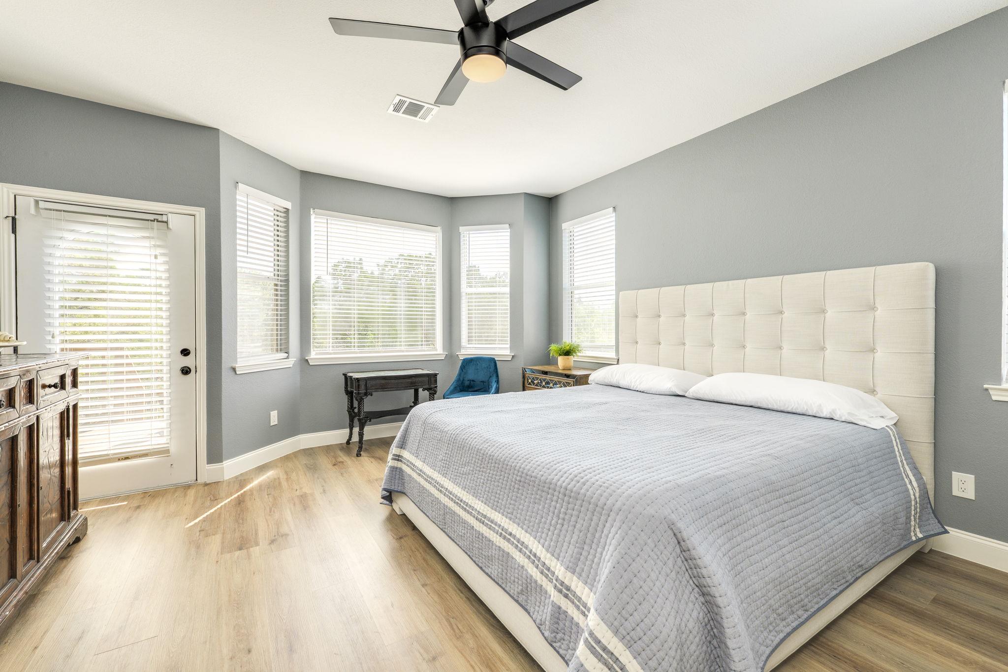 704 Deckhouse Dr, Lago Vista, TX 78645