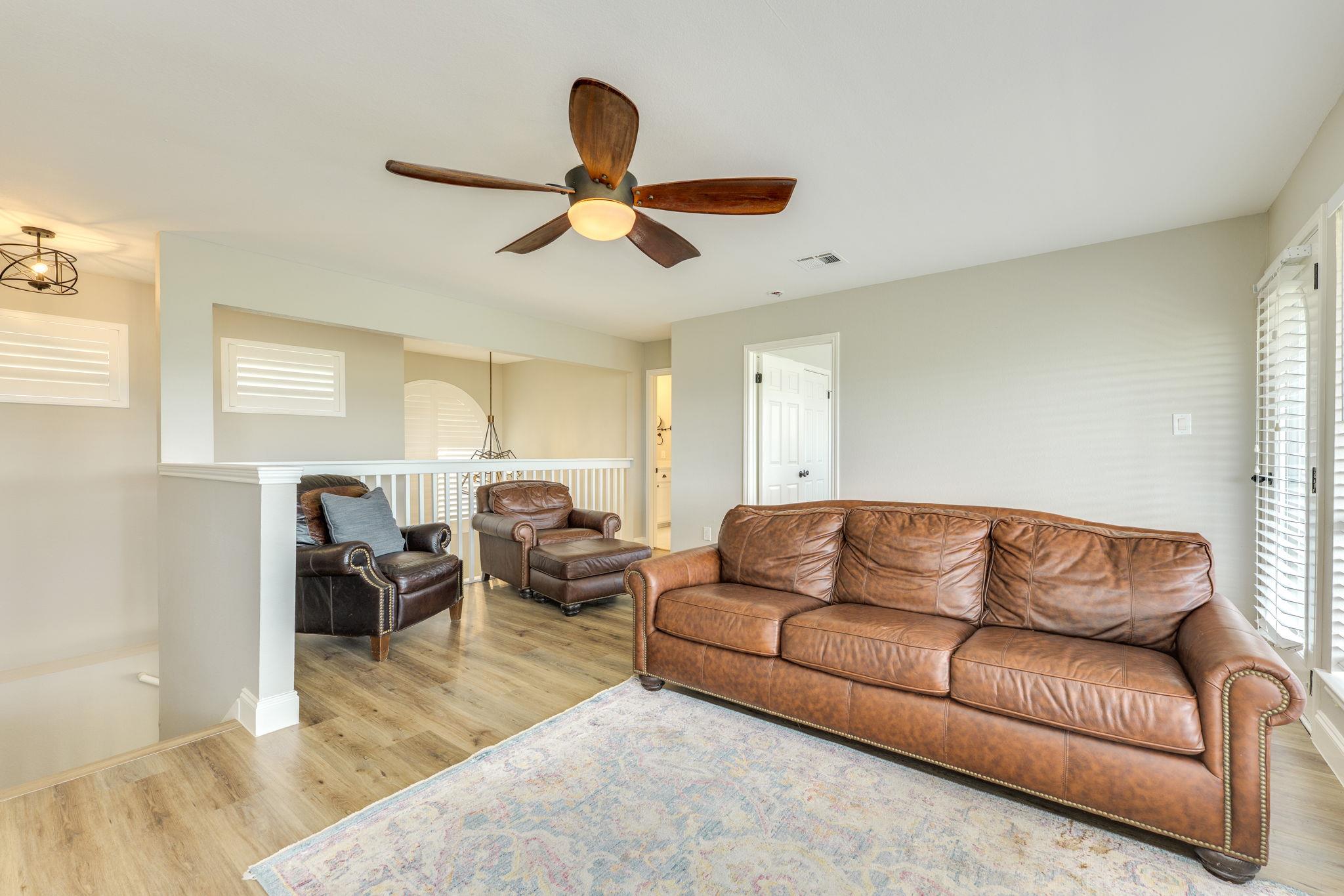 704 Deckhouse Dr, Lago Vista, TX 78645