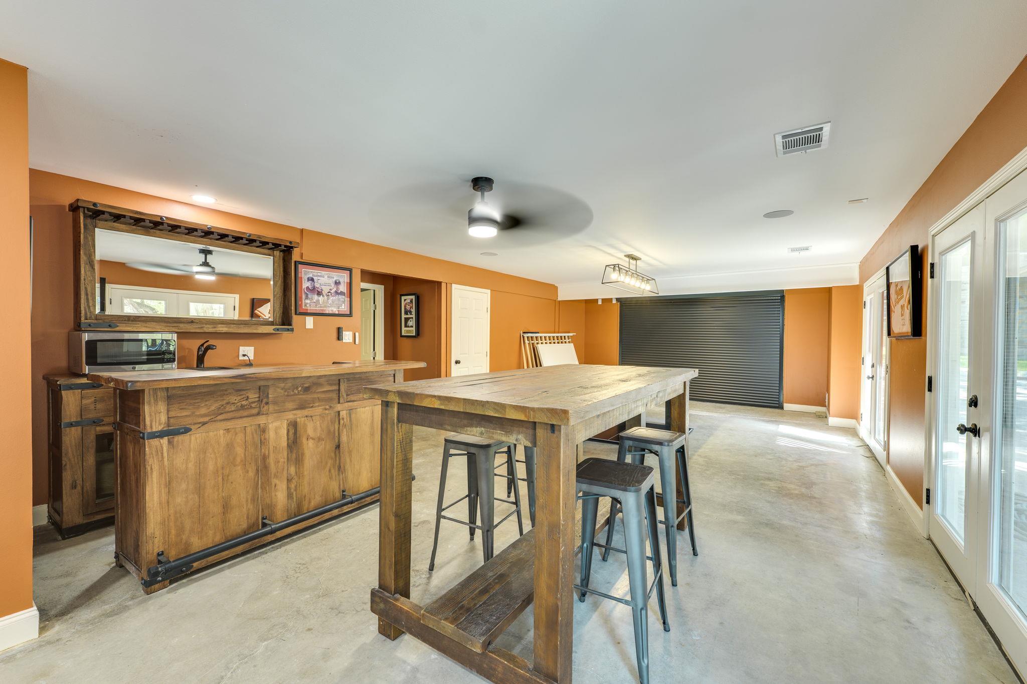 704 Deckhouse Dr, Lago Vista, TX 78645