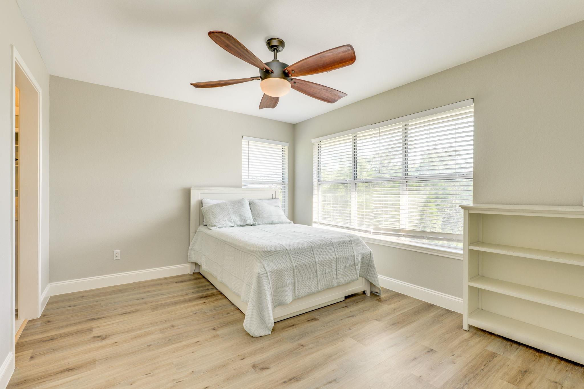 704 Deckhouse Dr, Lago Vista, TX 78645