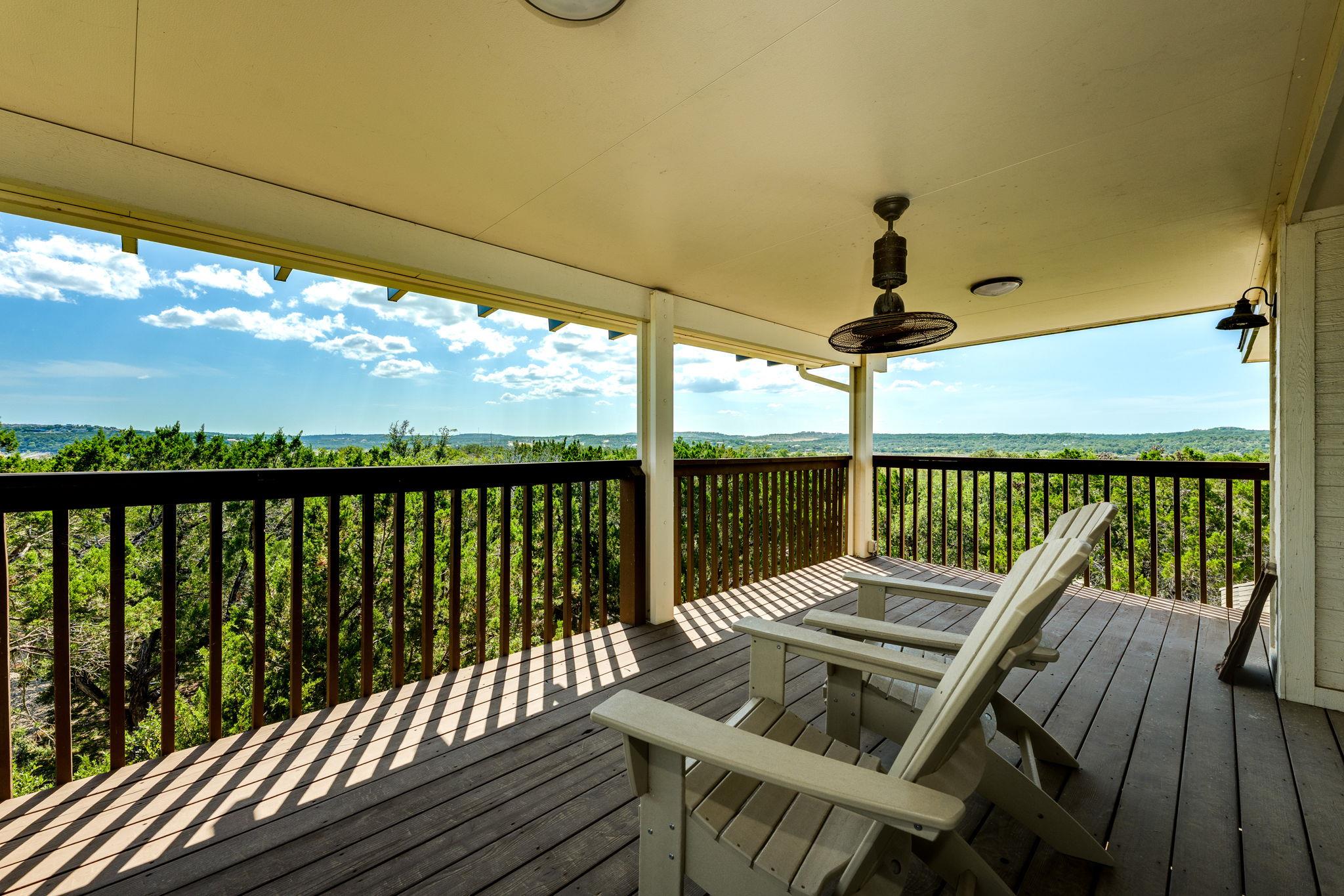 704 Deckhouse Dr, Lago Vista, TX 78645