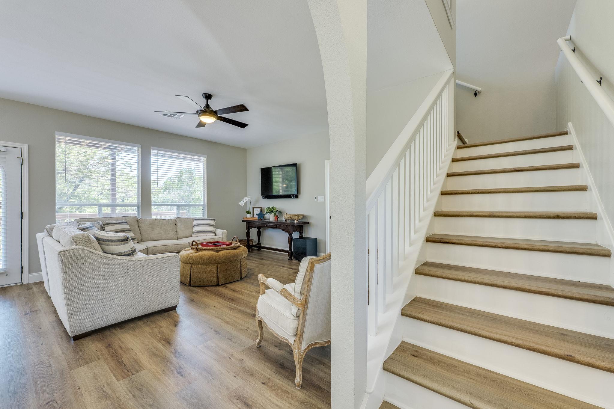 704 Deckhouse Dr, Lago Vista, TX 78645