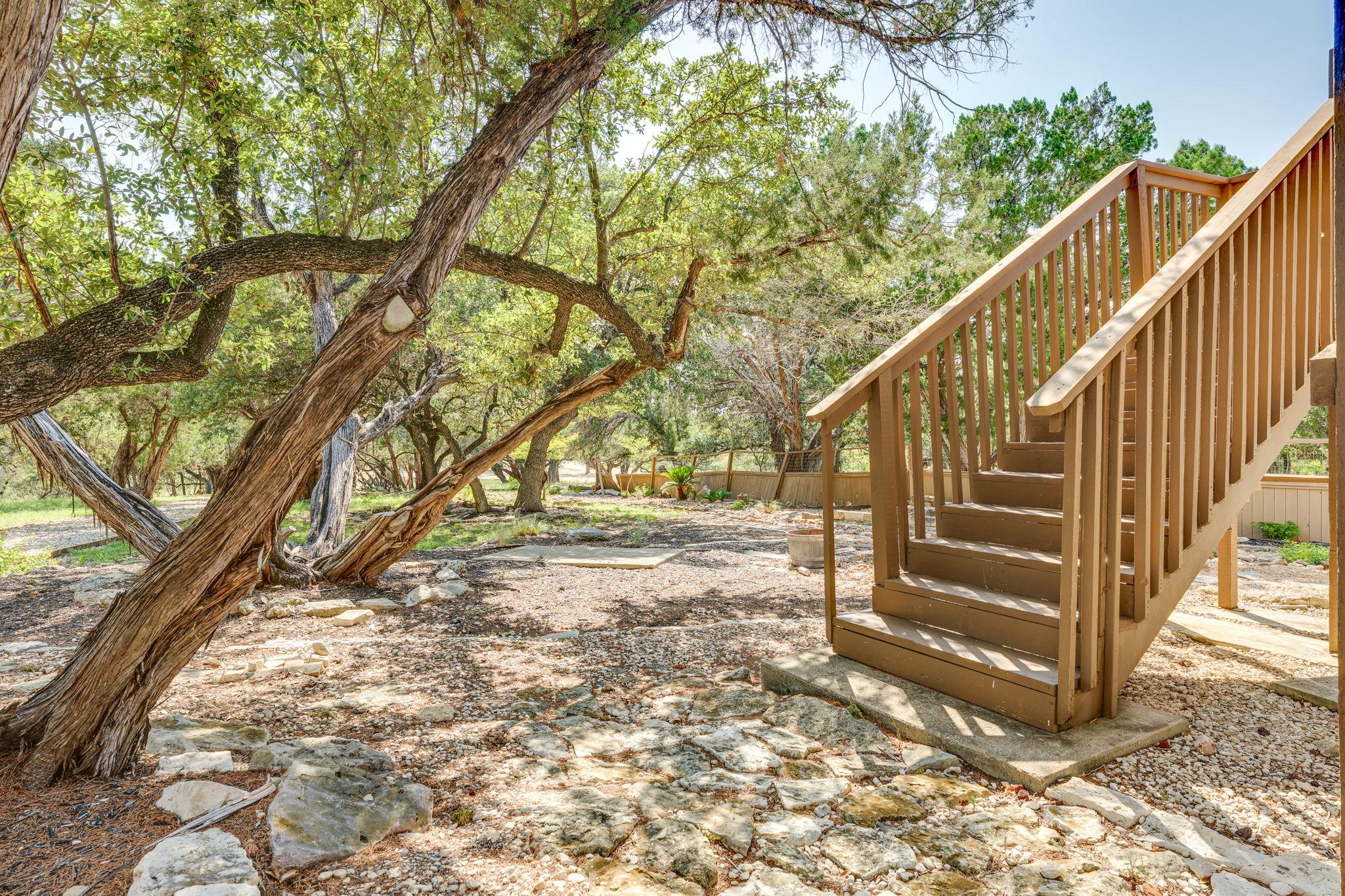 704 Deckhouse Dr, Lago Vista, TX 78645