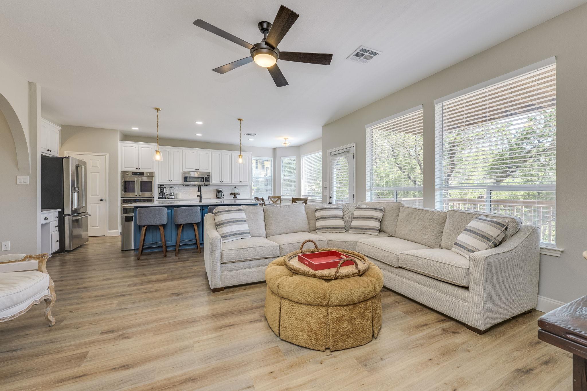 704 Deckhouse Dr, Lago Vista, TX 78645