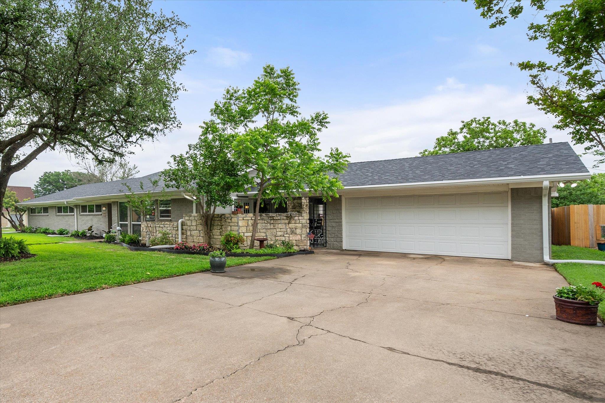 1410 Hummingbird Dr, Hillsboro, TX 76645
