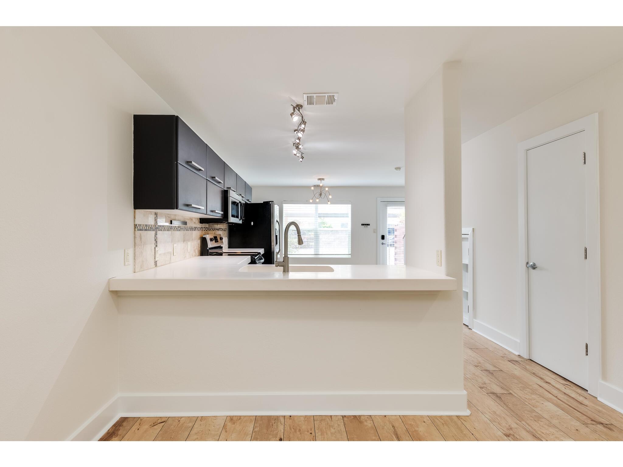 1101 Grove Blvd # 102, Austin, TX 78741