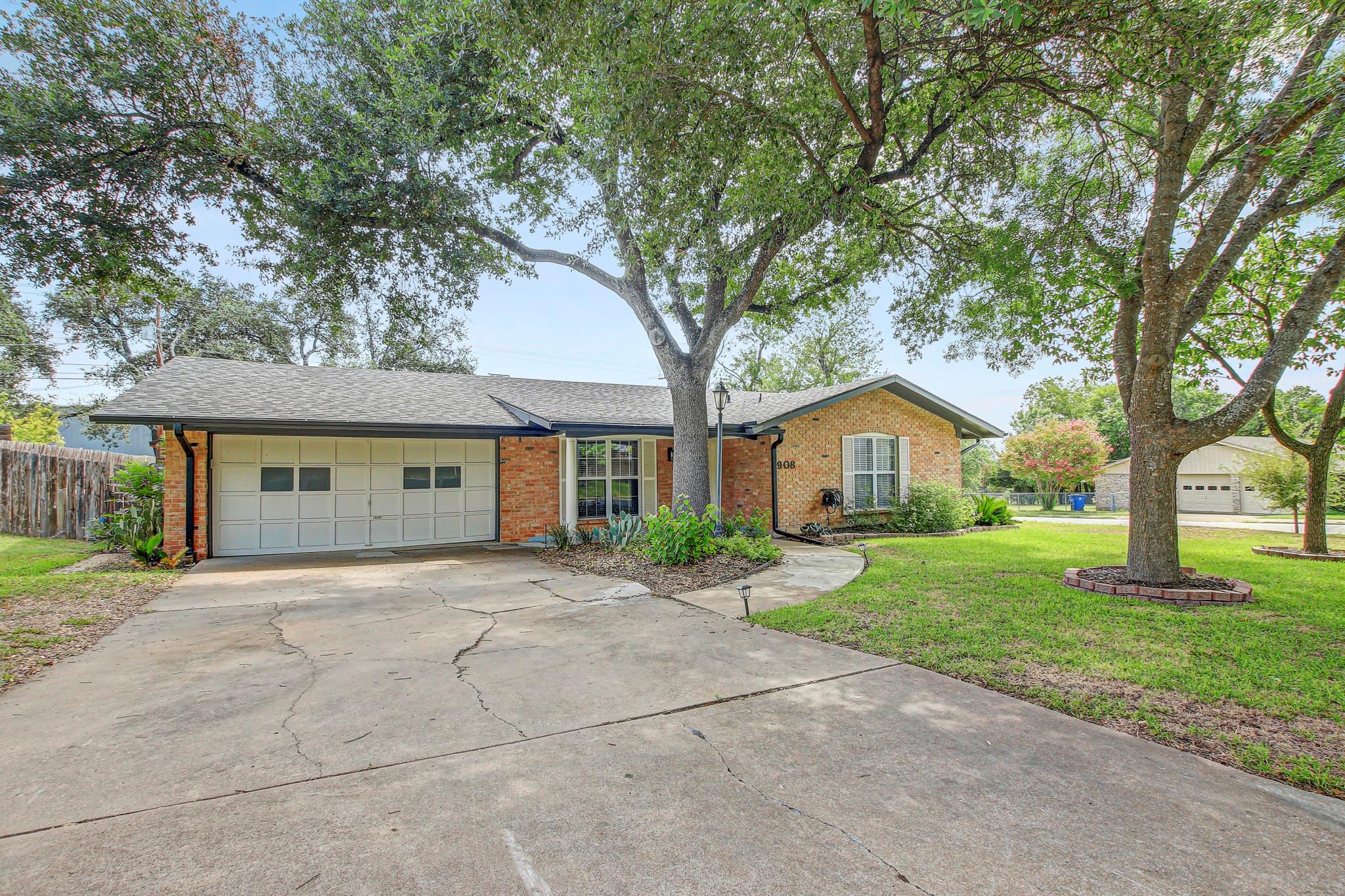 908 Hollybluff St, Austin, TX 78753