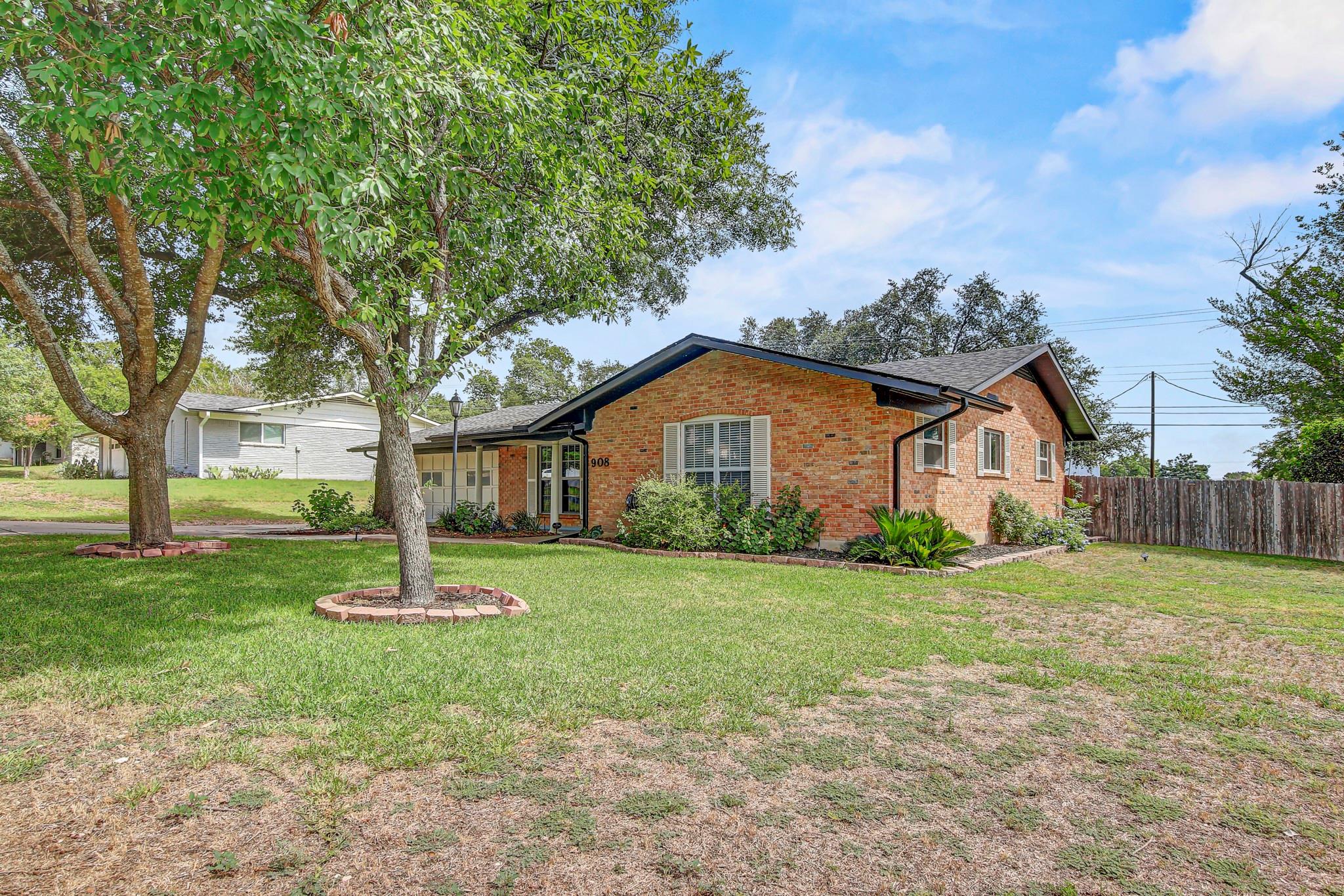 908 Hollybluff St, Austin, TX 78753