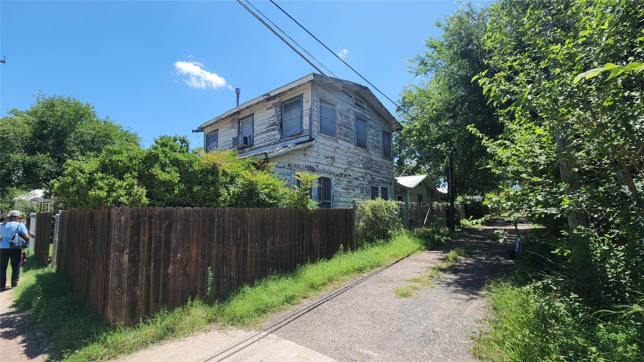 85 W Navasota St, Austin, TX 78702