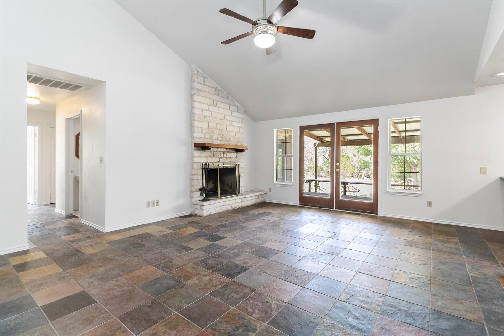 124 Turkey Trail Dr, San Marcos, TX 78666