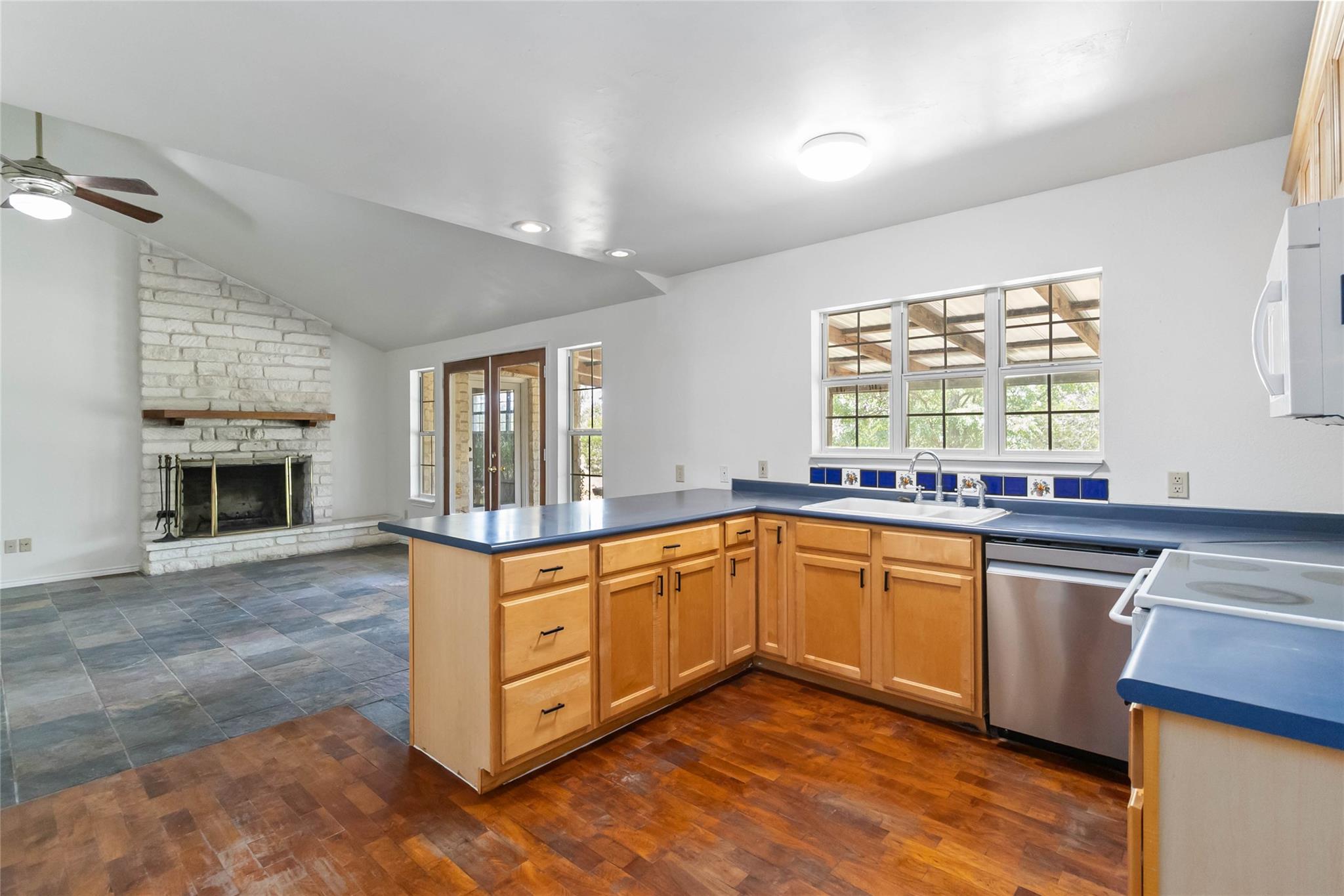 124 Turkey Trail Dr, San Marcos, TX 78666