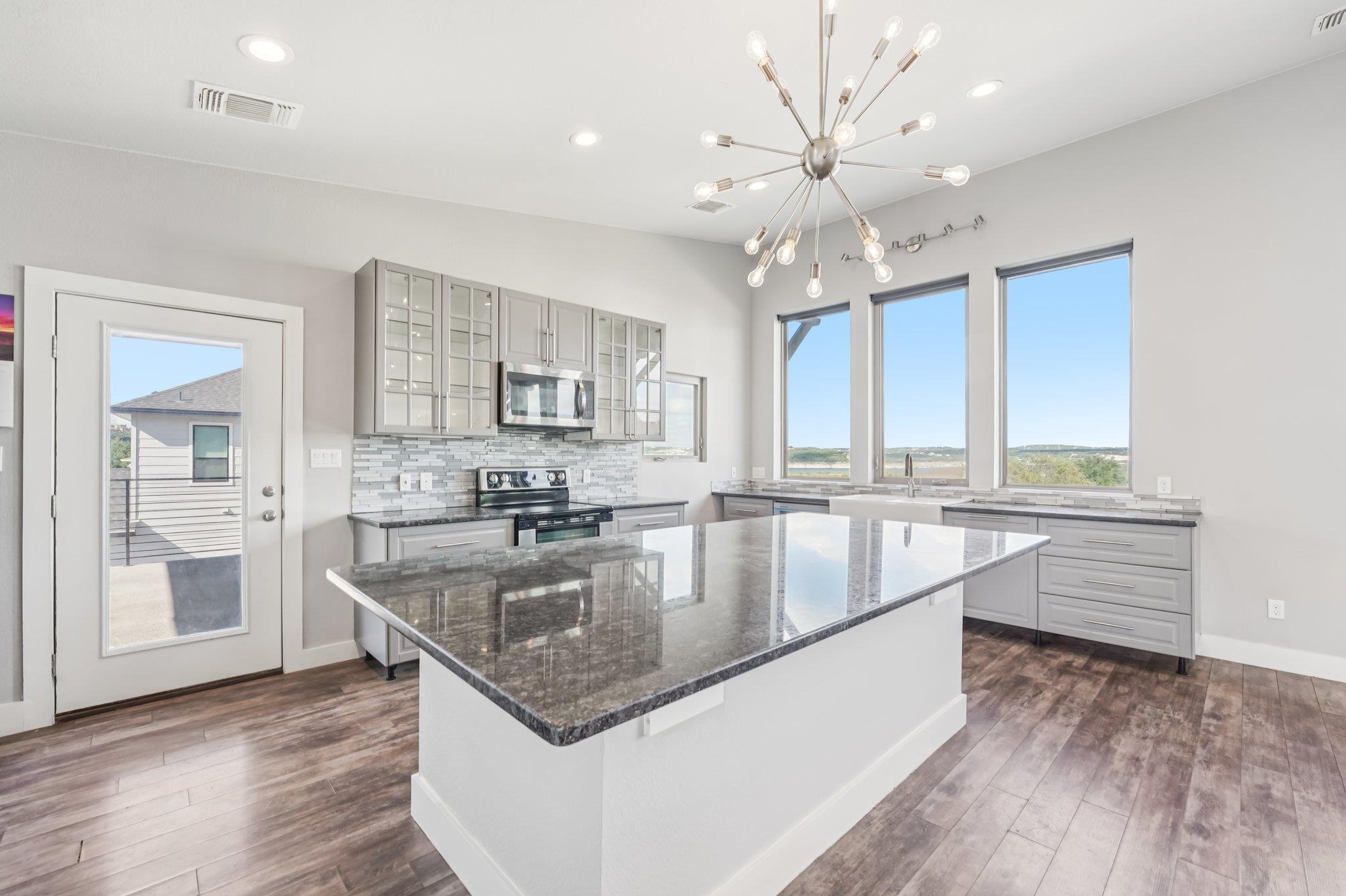 18812 Lakeland Dr, Lago Vista, TX 78645