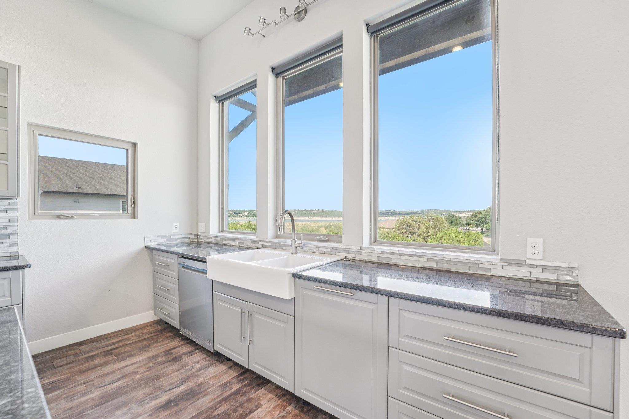 18812 Lakeland Dr, Lago Vista, TX 78645