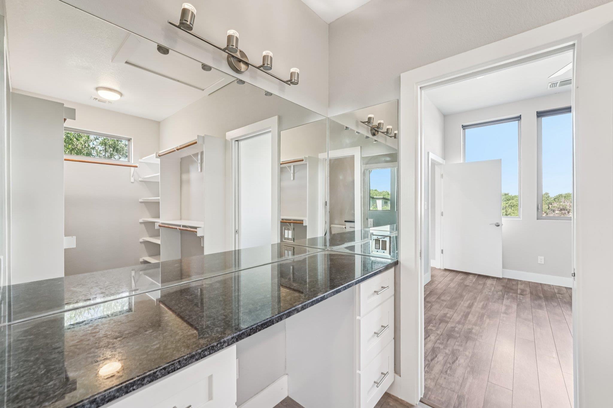 18812 Lakeland Dr, Lago Vista, TX 78645