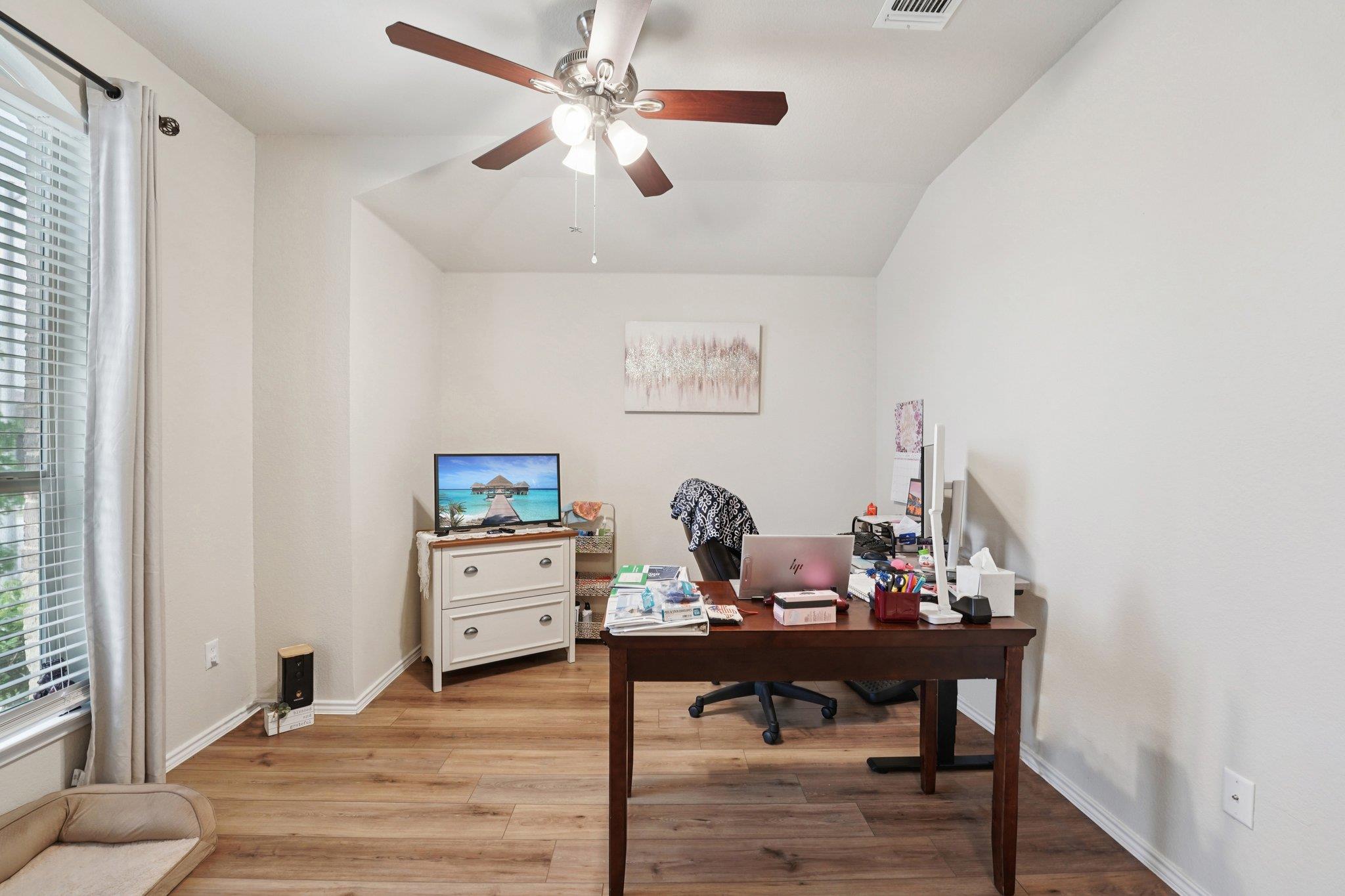 184 Pivot Dr, Taylor, TX 76574